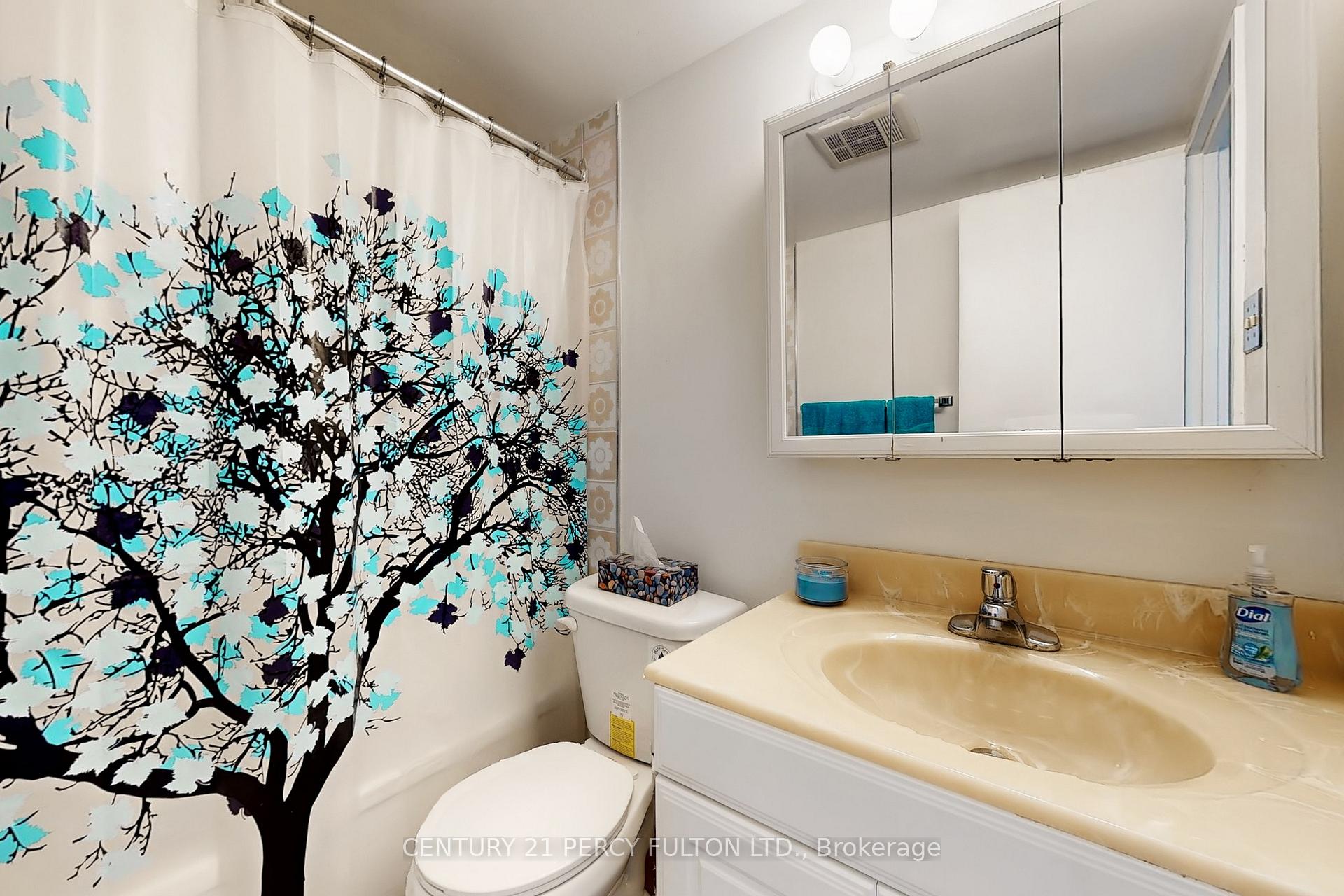 2 Bedrooms Condo at 40 Bay Mills, Toronto For sale