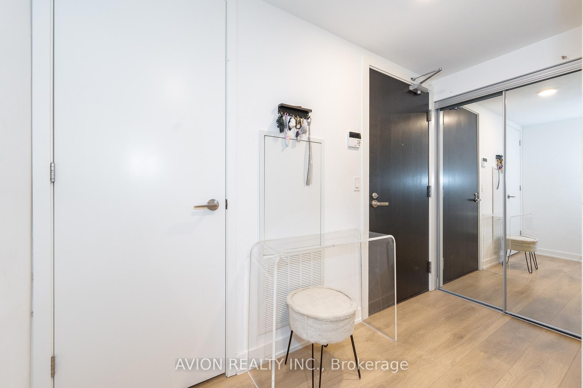 3 Bedrooms Condo at 501 yonge, Toronto For sale