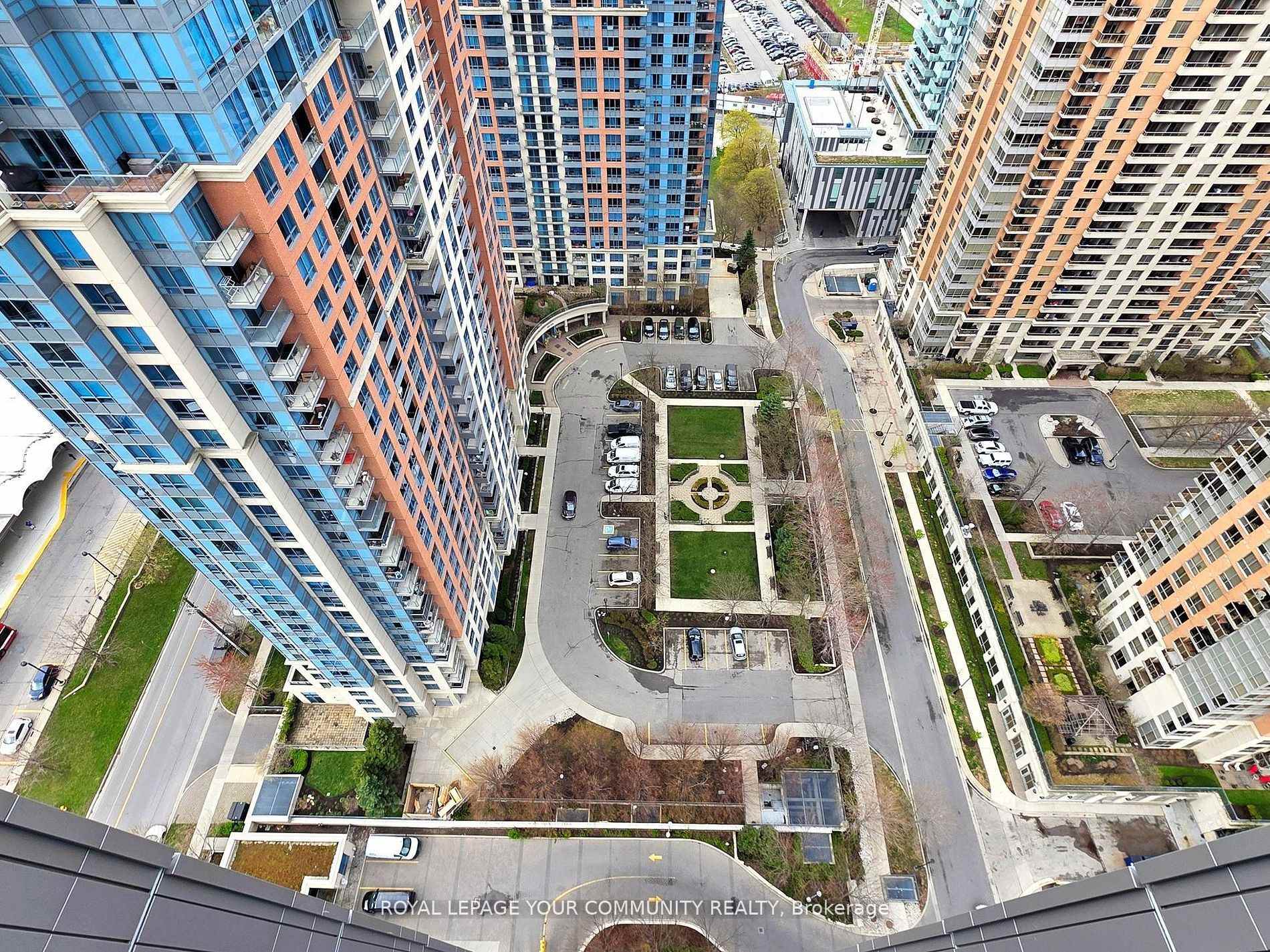 2 Bedrooms Condo at 15 Viking, Toronto For sale