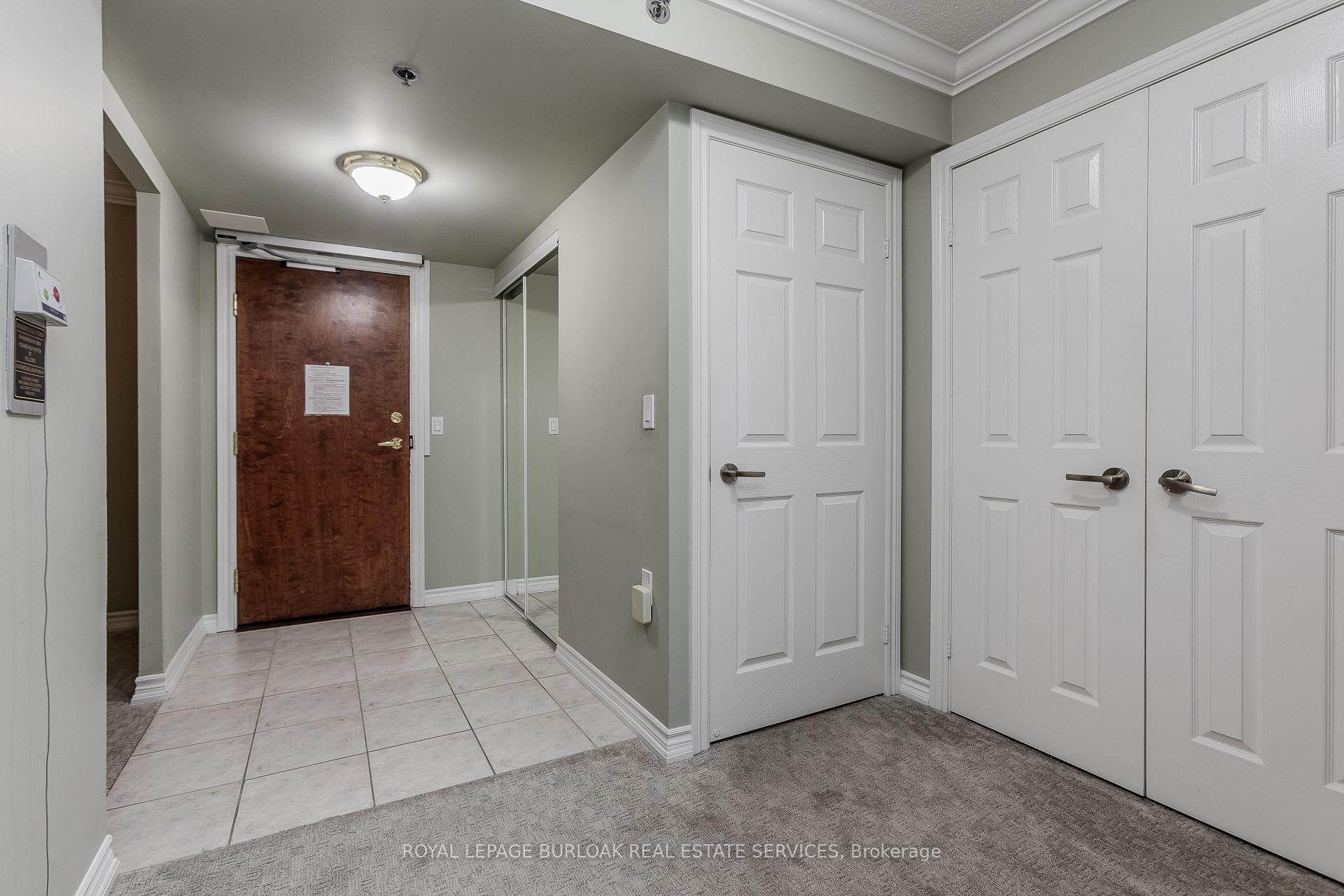 2 Bedrooms Condo at 100 Burloak, Burlington For sale