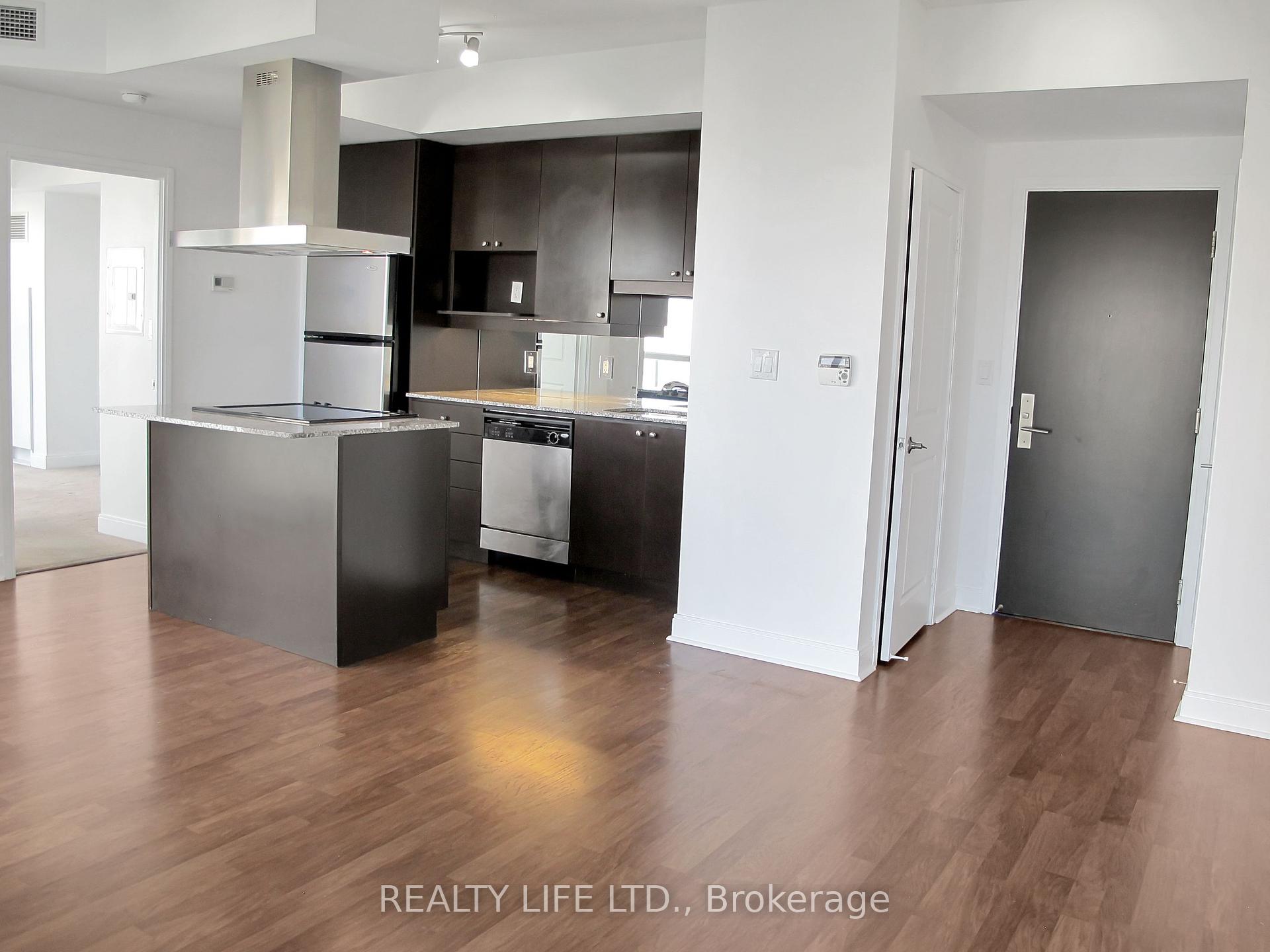 2 Bedrooms Condo at 60 Absolute, Mississauga For sale