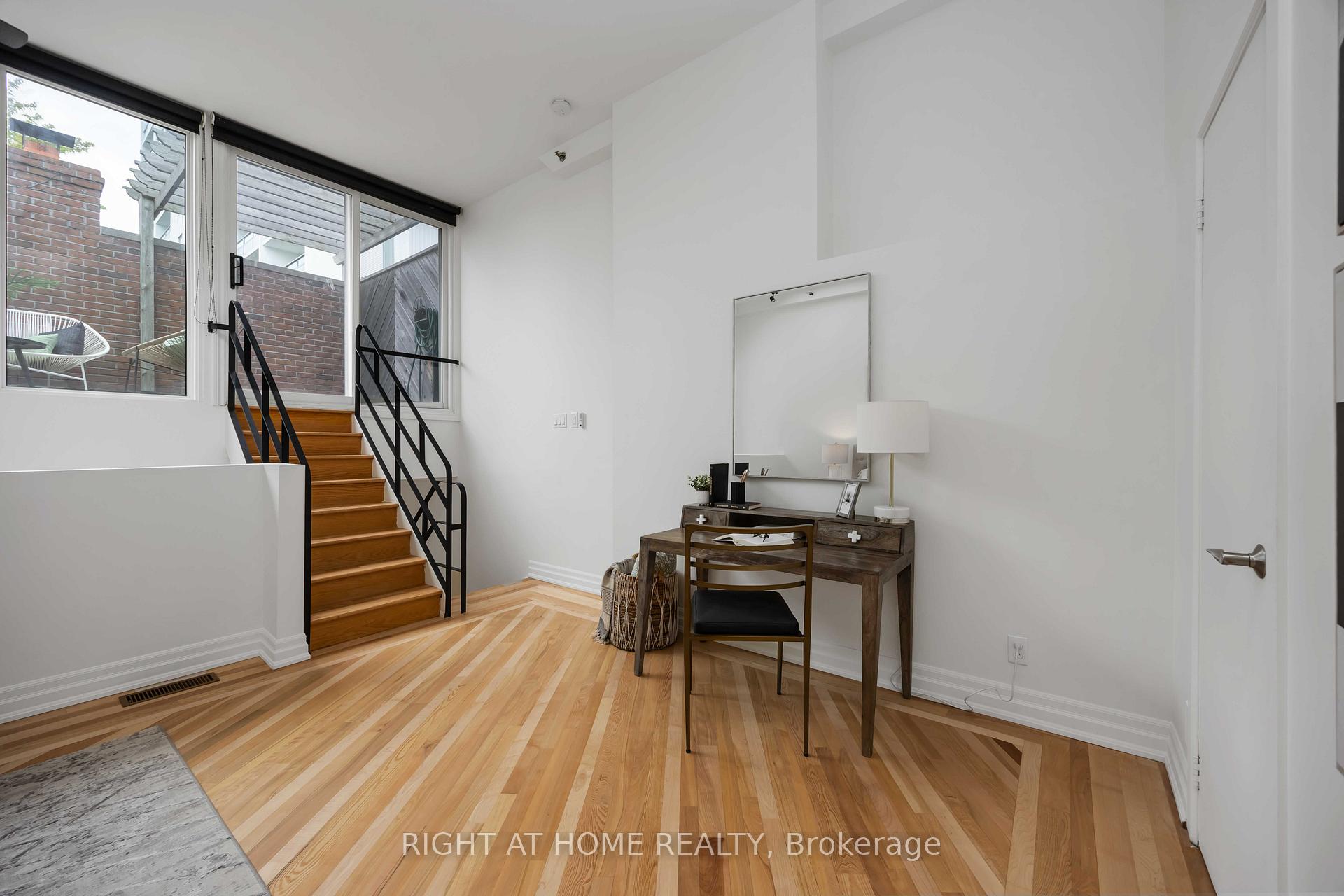 1 Bedroom Condo at 110 Hepbourne, Toronto For sale