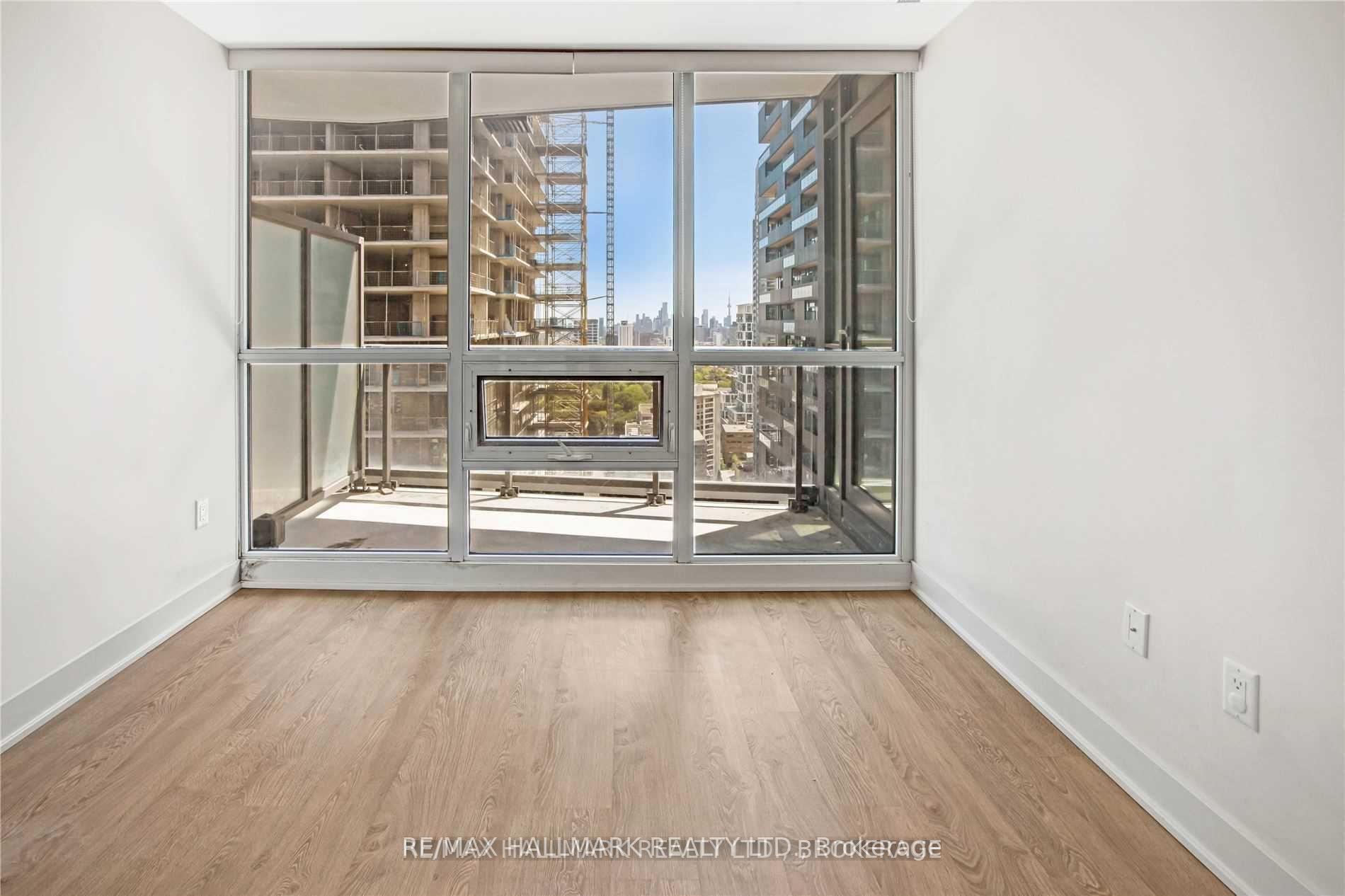 2 Bedrooms Condo at 30 Roehampton,  Toronto For sale