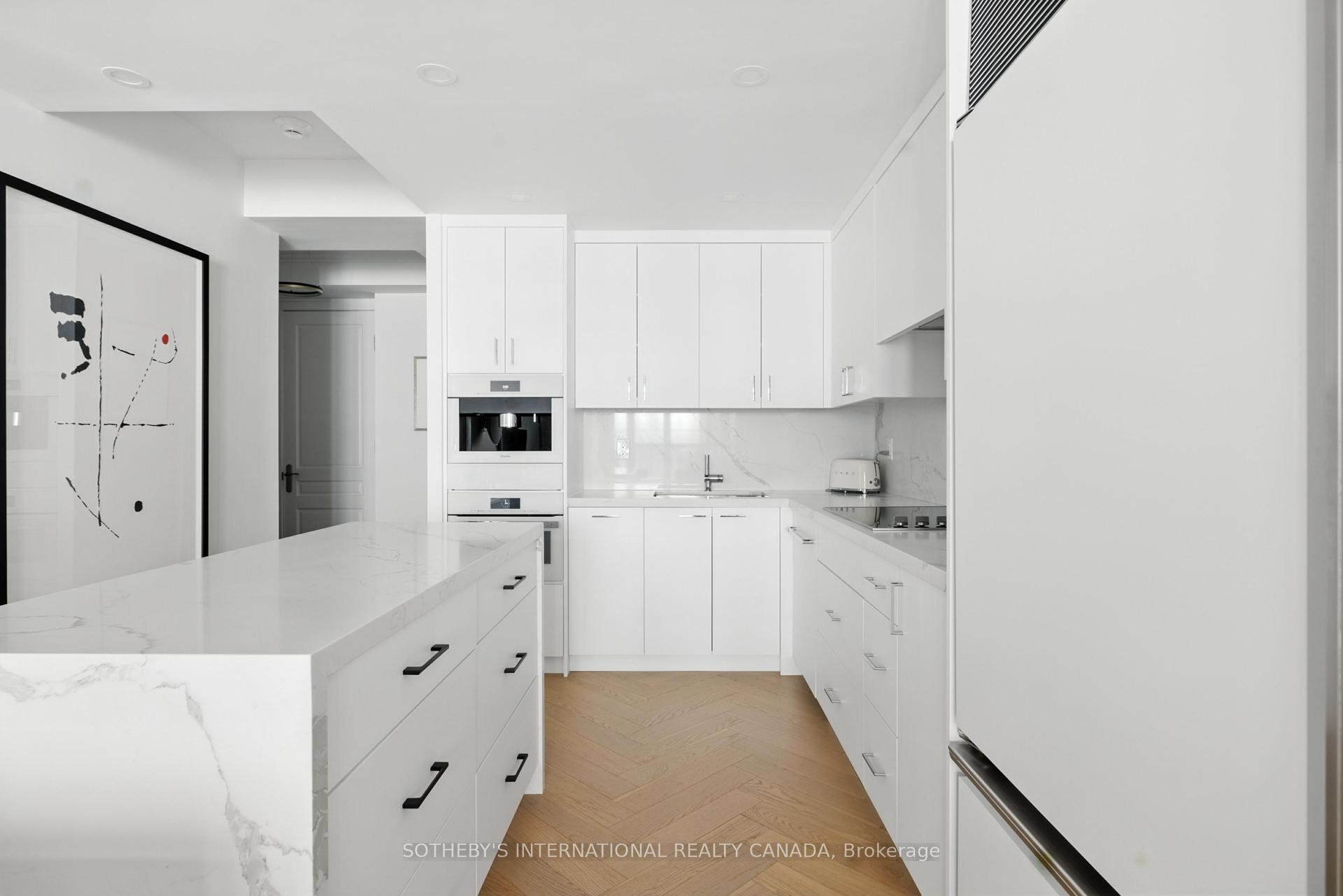 2 Bedrooms Condo at 10 Bellair, Toronto For sale