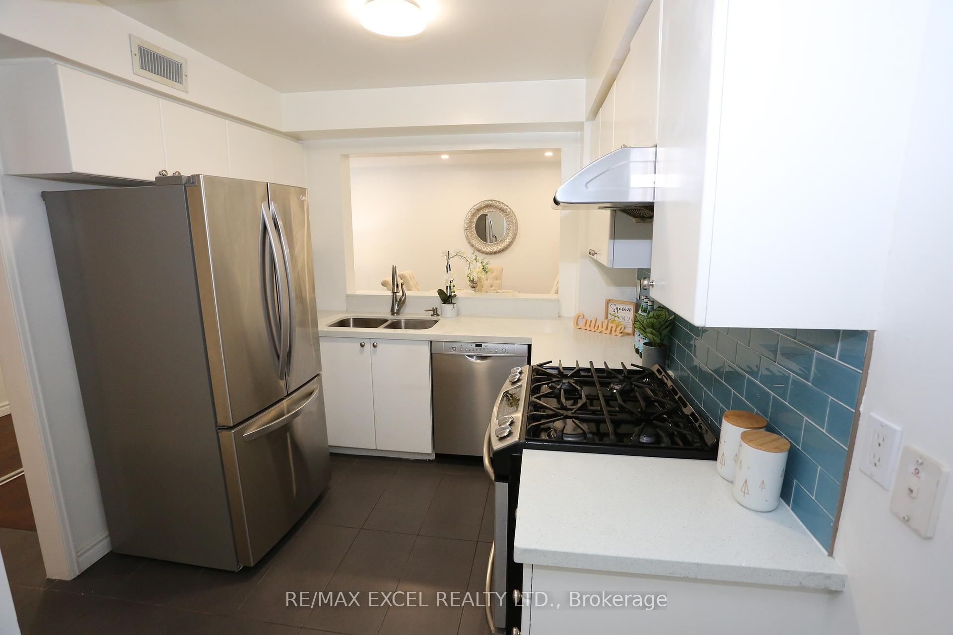 2 Bedrooms Condo at 38 Hollywood, Toronto For sale