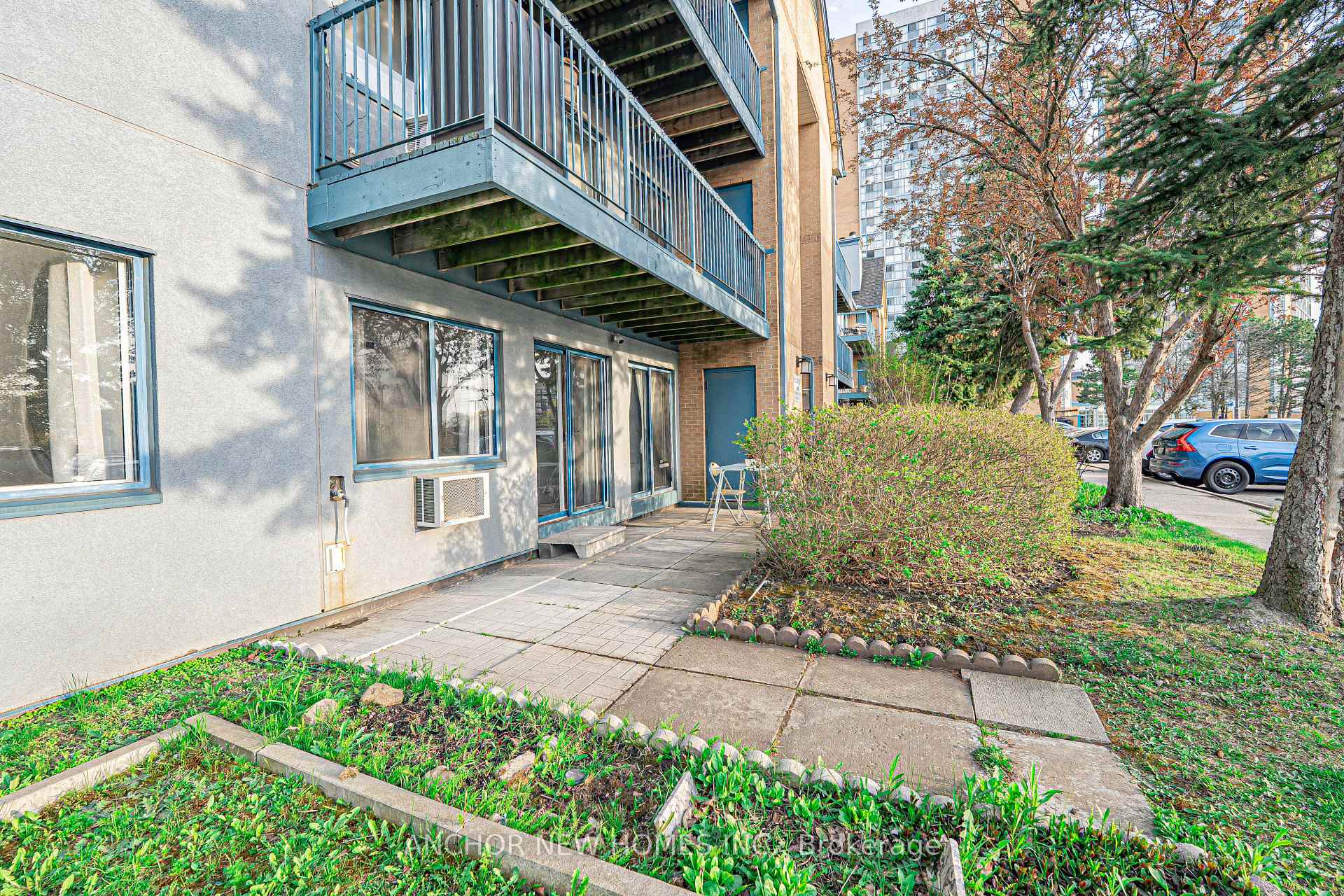 2 Bedrooms Condo at 65 Trailwood,  Mississauga For sale