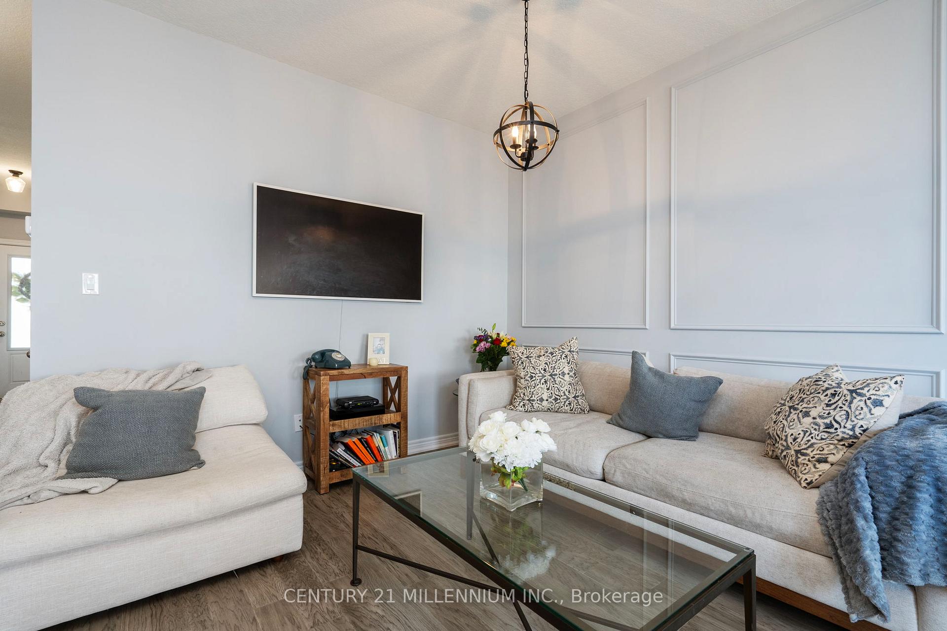 3 Bedrooms Condo at 19 Arietta, Hamilton For sale