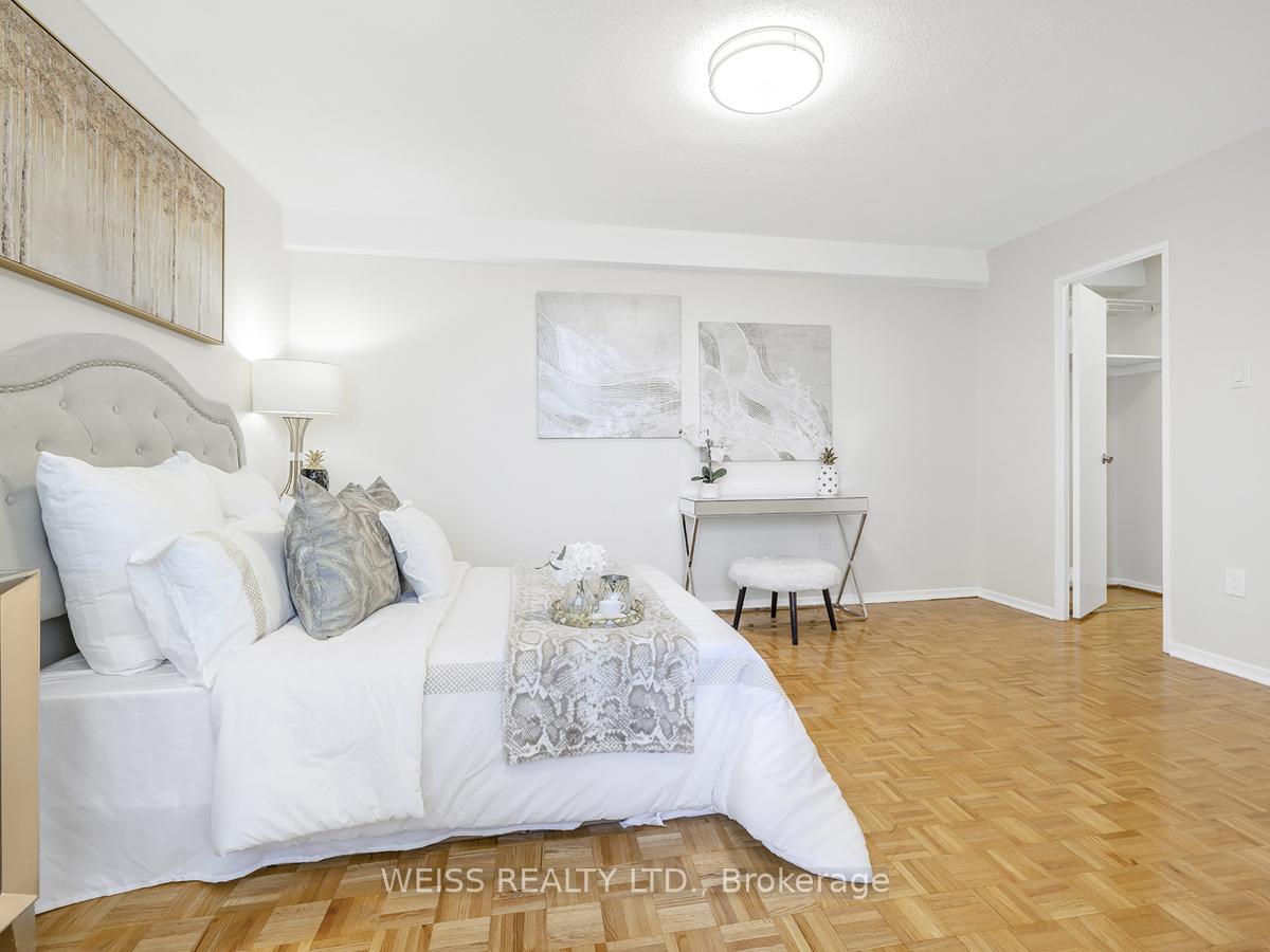 3 Bedrooms Condo at 150 Neptune,  Toronto For sale