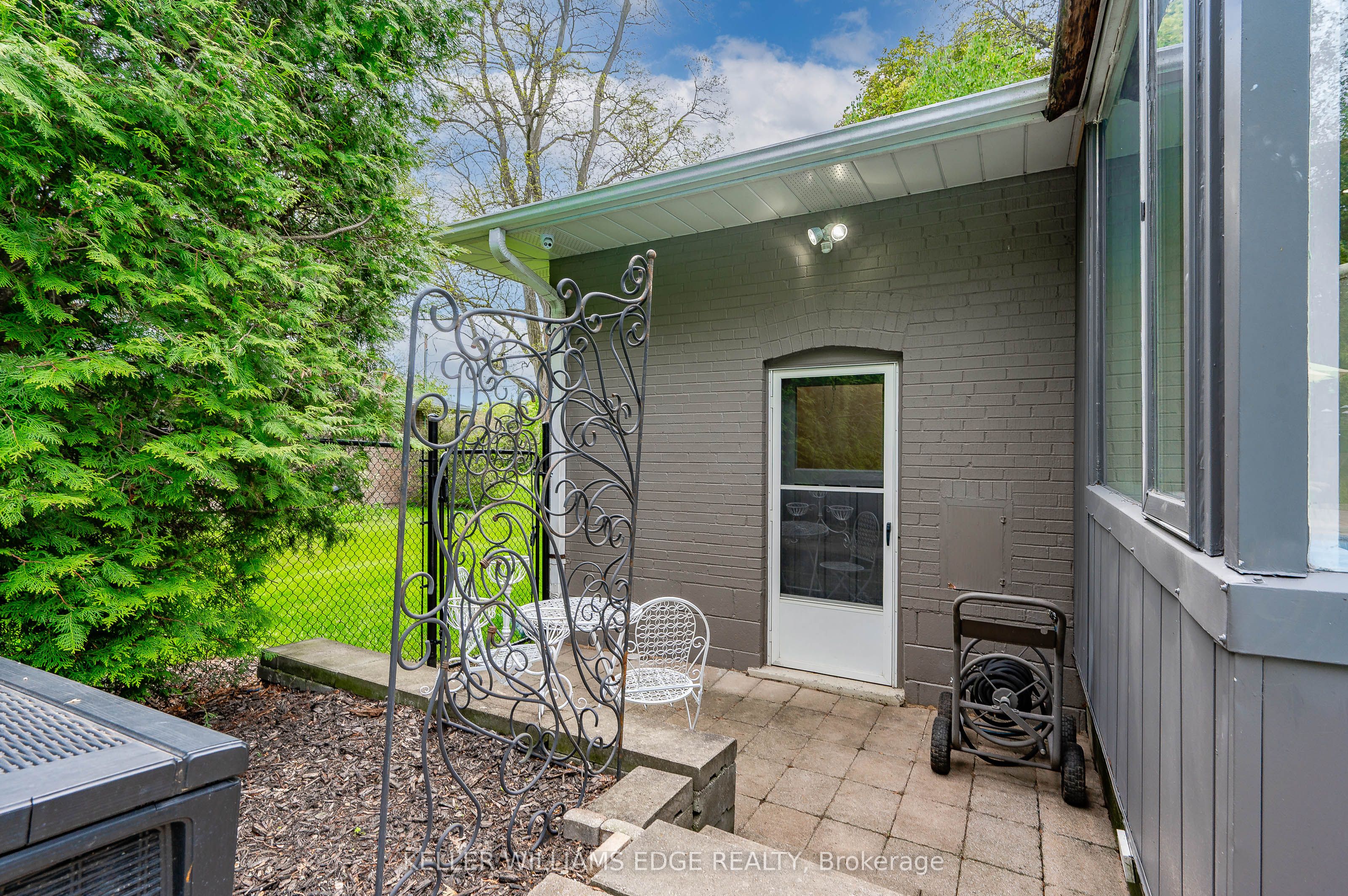 1589 Crediton Parkway