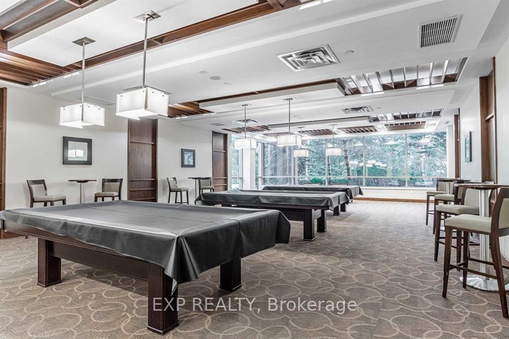 2 Bedrooms Condo at 3880 Duke Of York, Mississauga For sale