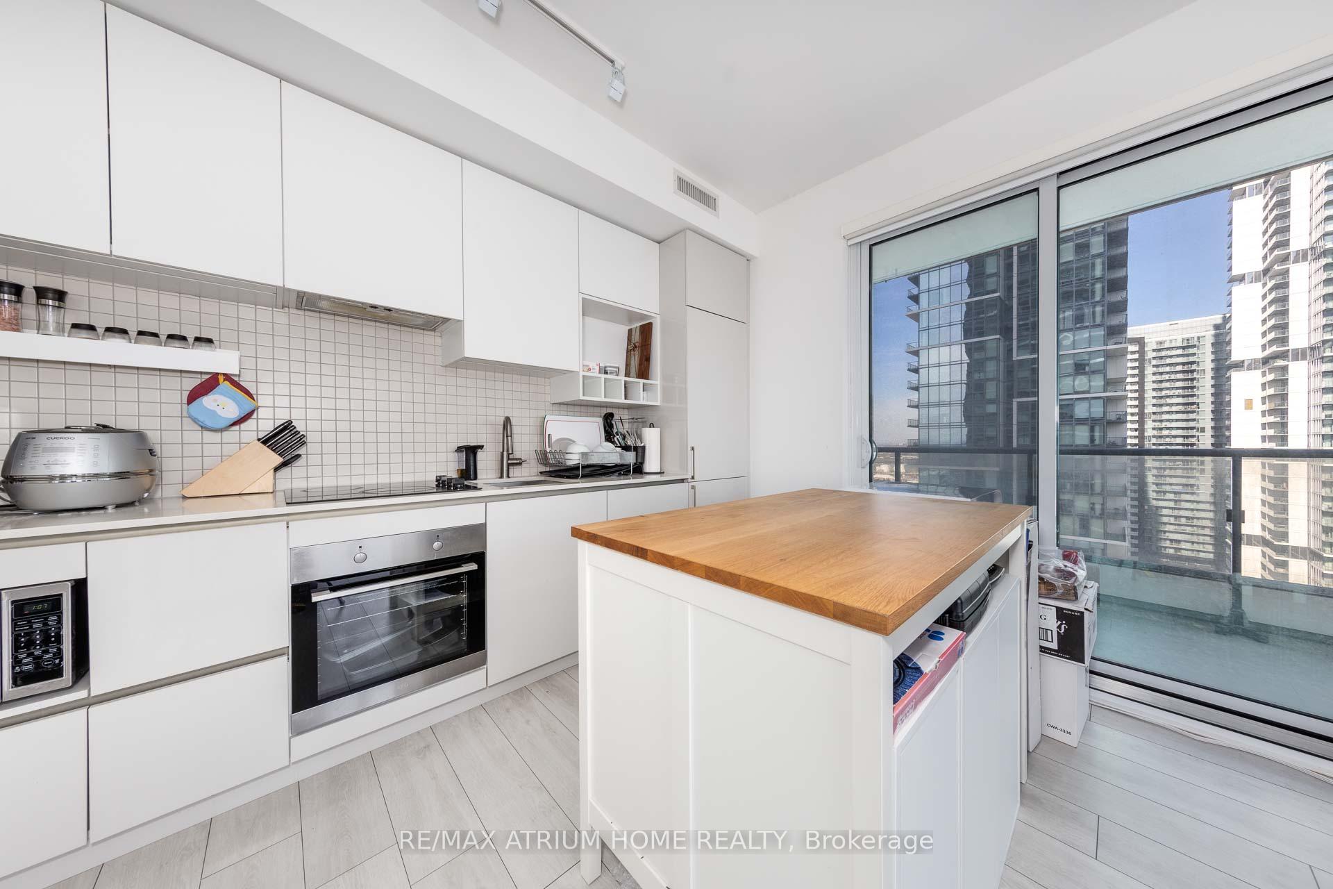 2 Bedrooms Condo at 950 Portage,  Vaughan For sale