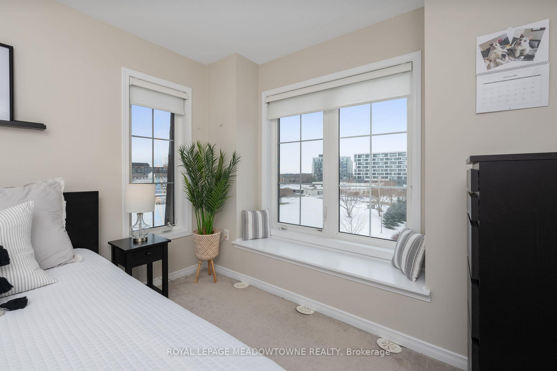 3 Bedrooms Condo at 2441 Greenwich, Oakville For sale