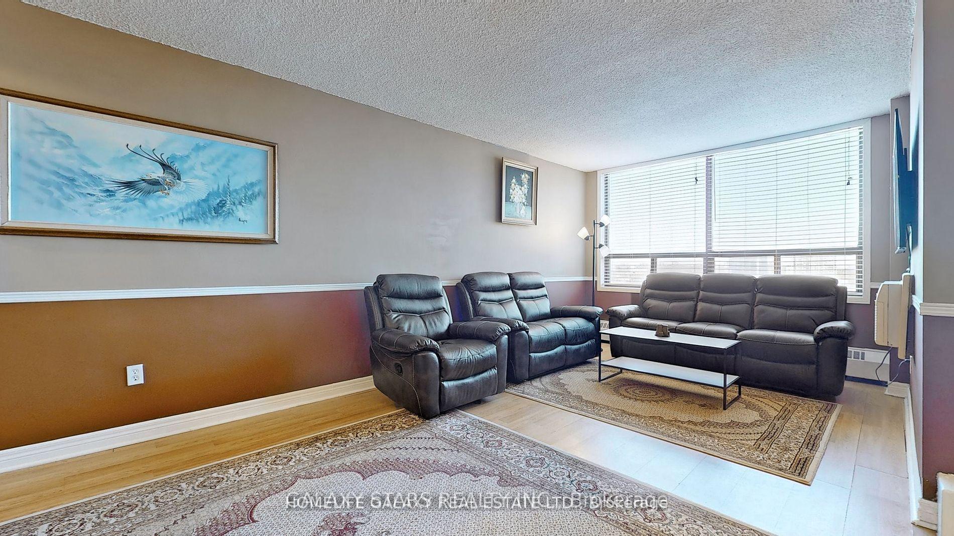 3 Bedrooms Condo at 2556 Argyle, Mississauga For sale