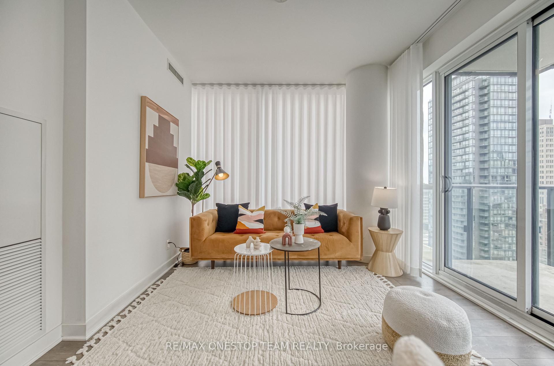 1 Bedroom Condo at 15 Grenville, Toronto For sale