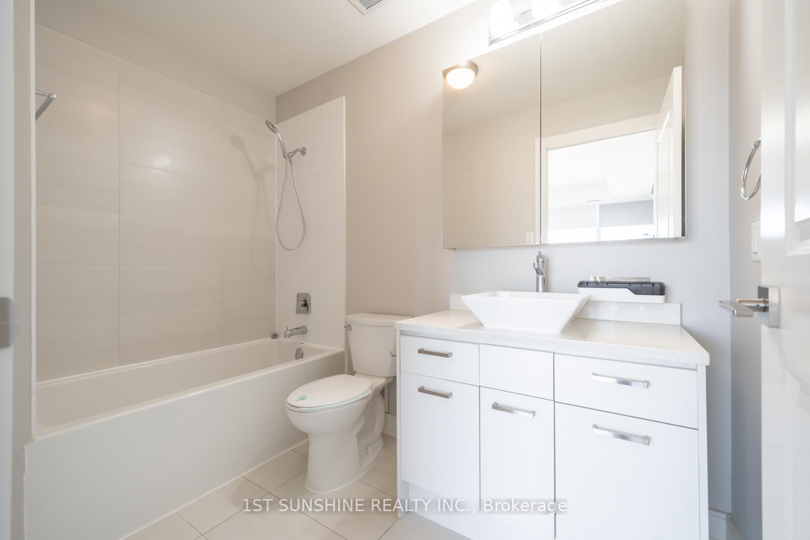 2 Bedrooms Condo at 150 MAIN,  Hamilton For sale