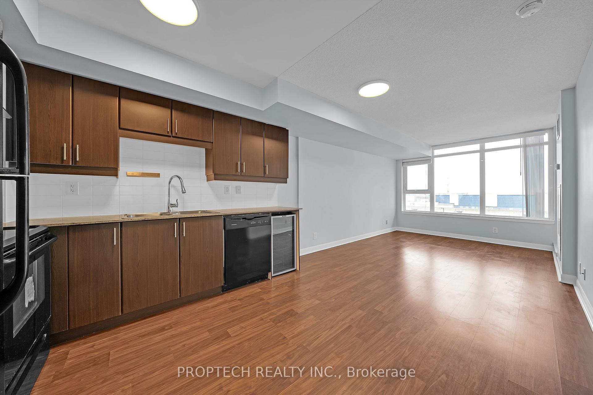 1 Bedroom Condo at 25 Town Centre, Toronto For sale