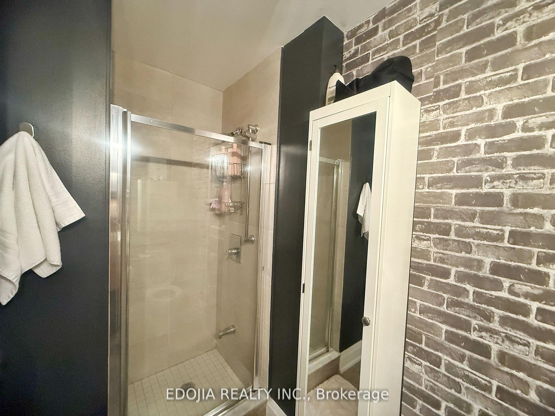 1 Bedroom Condo at 8302 Islington, Vaughan For sale
