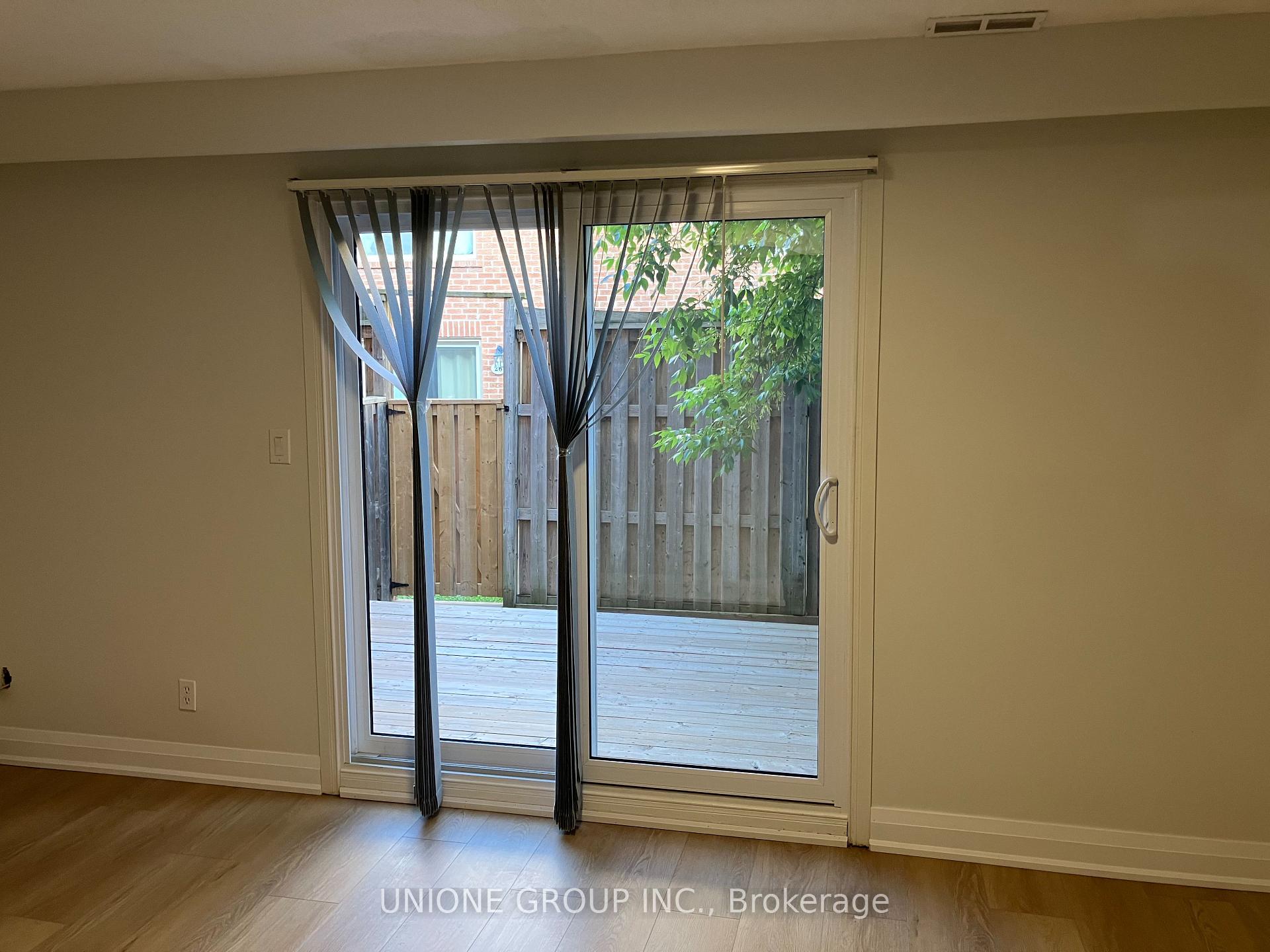 3 Bedrooms Condo at 1570 Reeves, Oakville For sale