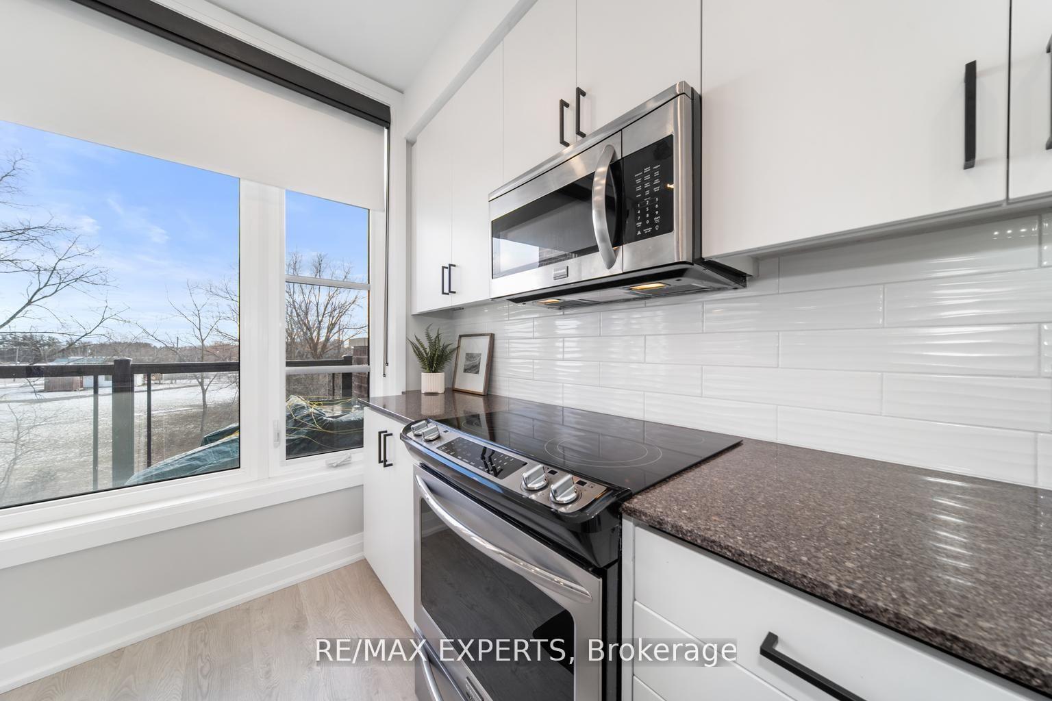 2 Bedrooms Condo at 8167 Kipling, Vaughan For sale