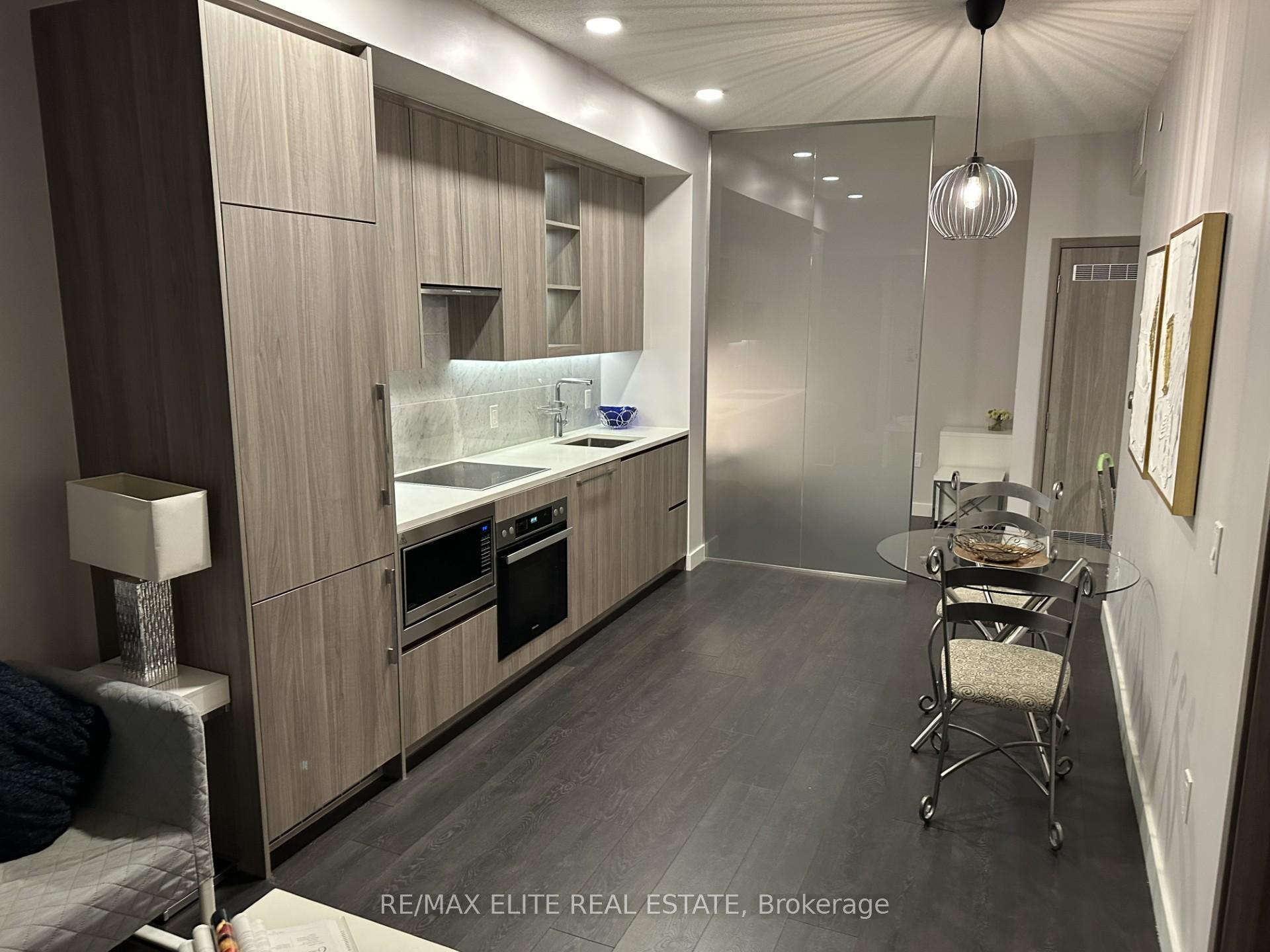 2 Bedrooms Condo at 95 Mcmahon,  Toronto For sale