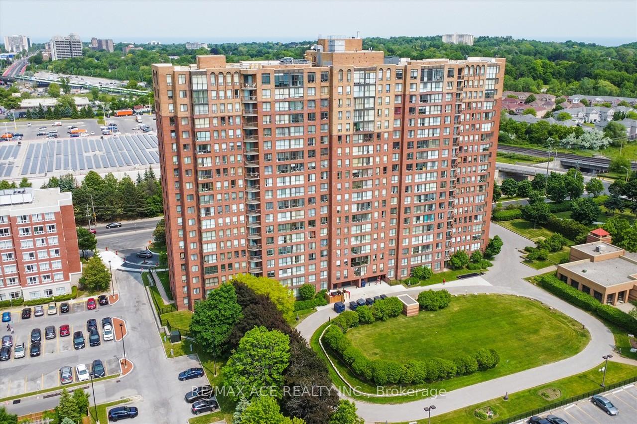 3 Bedrooms Condo at 330 Mccowan, Toronto For sale