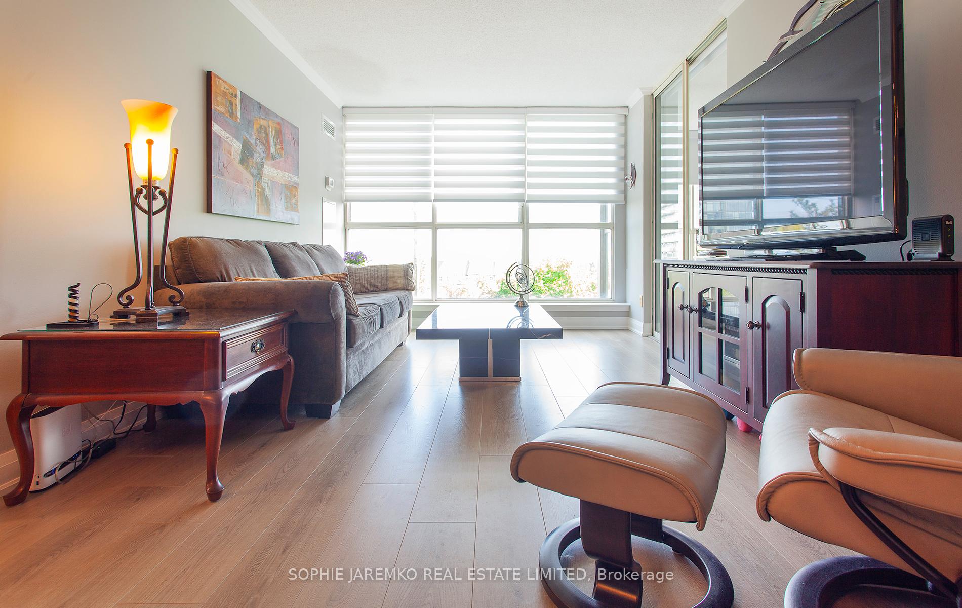 3 Bedrooms Condo at 22 Southport, Toronto For sale