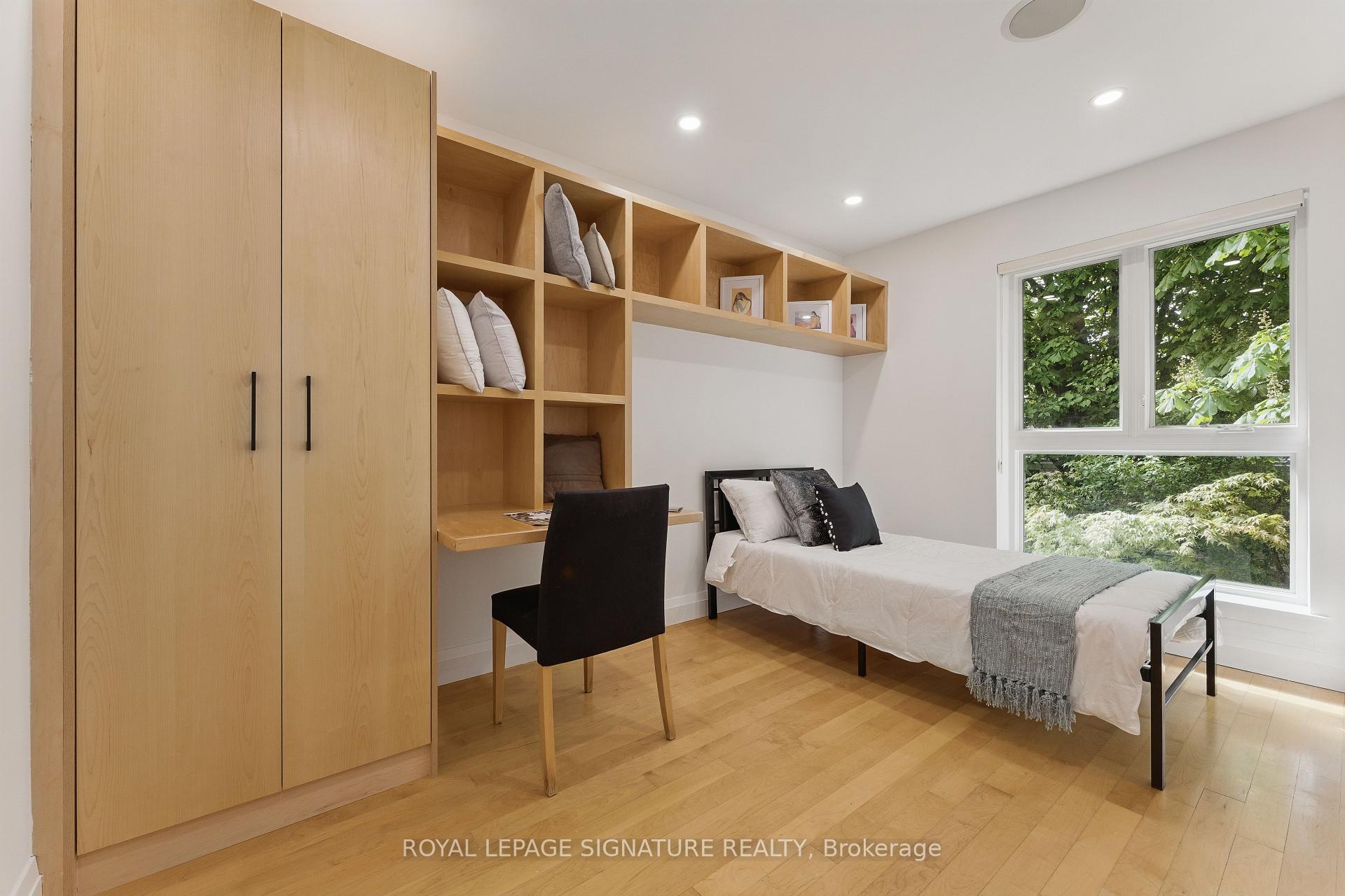4 Bedrooms Condo at 96 Crimson Mill, Toronto For sale