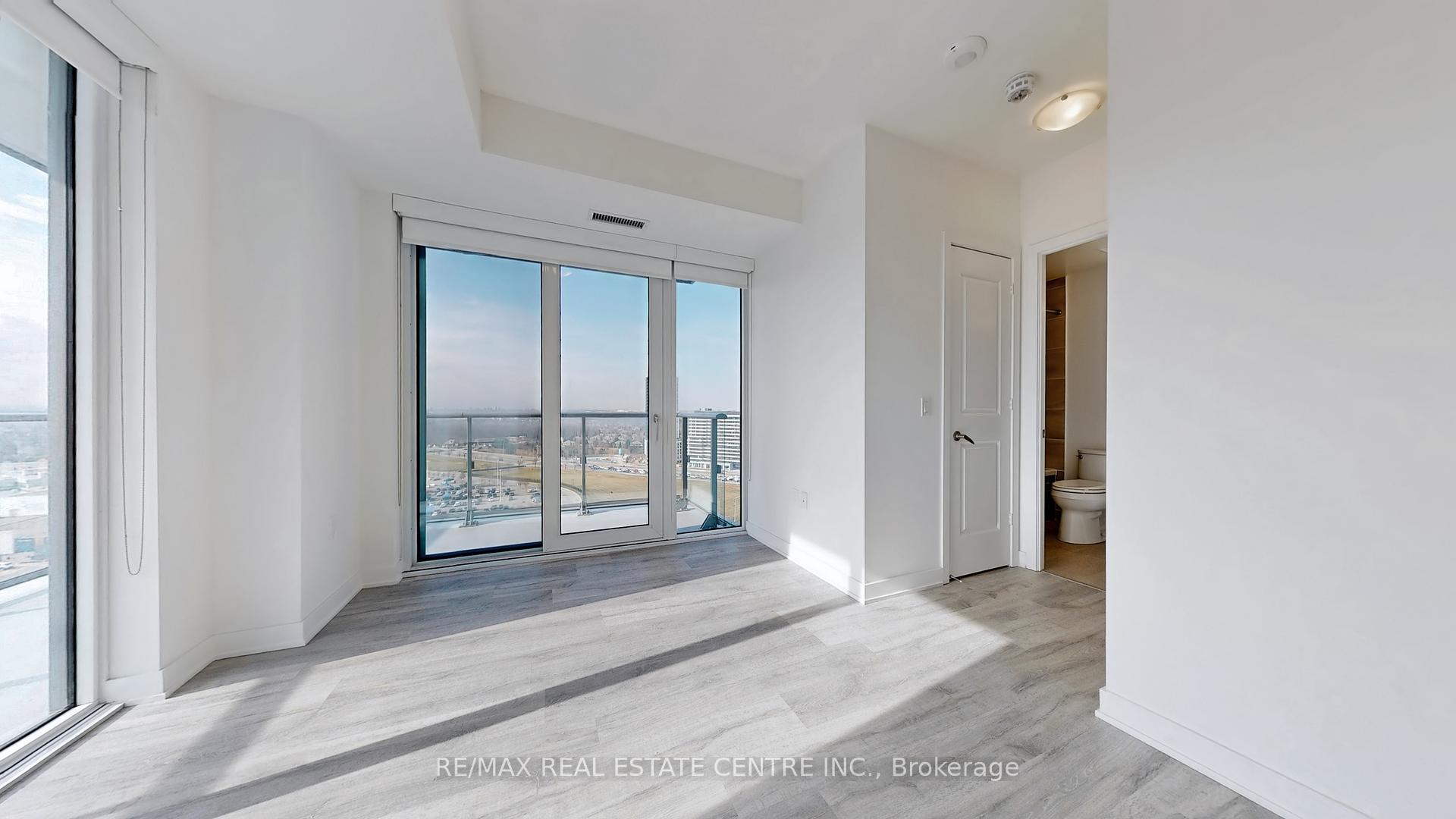 3 Bedrooms Condo at 4655 Metcalfe,  Mississauga For sale