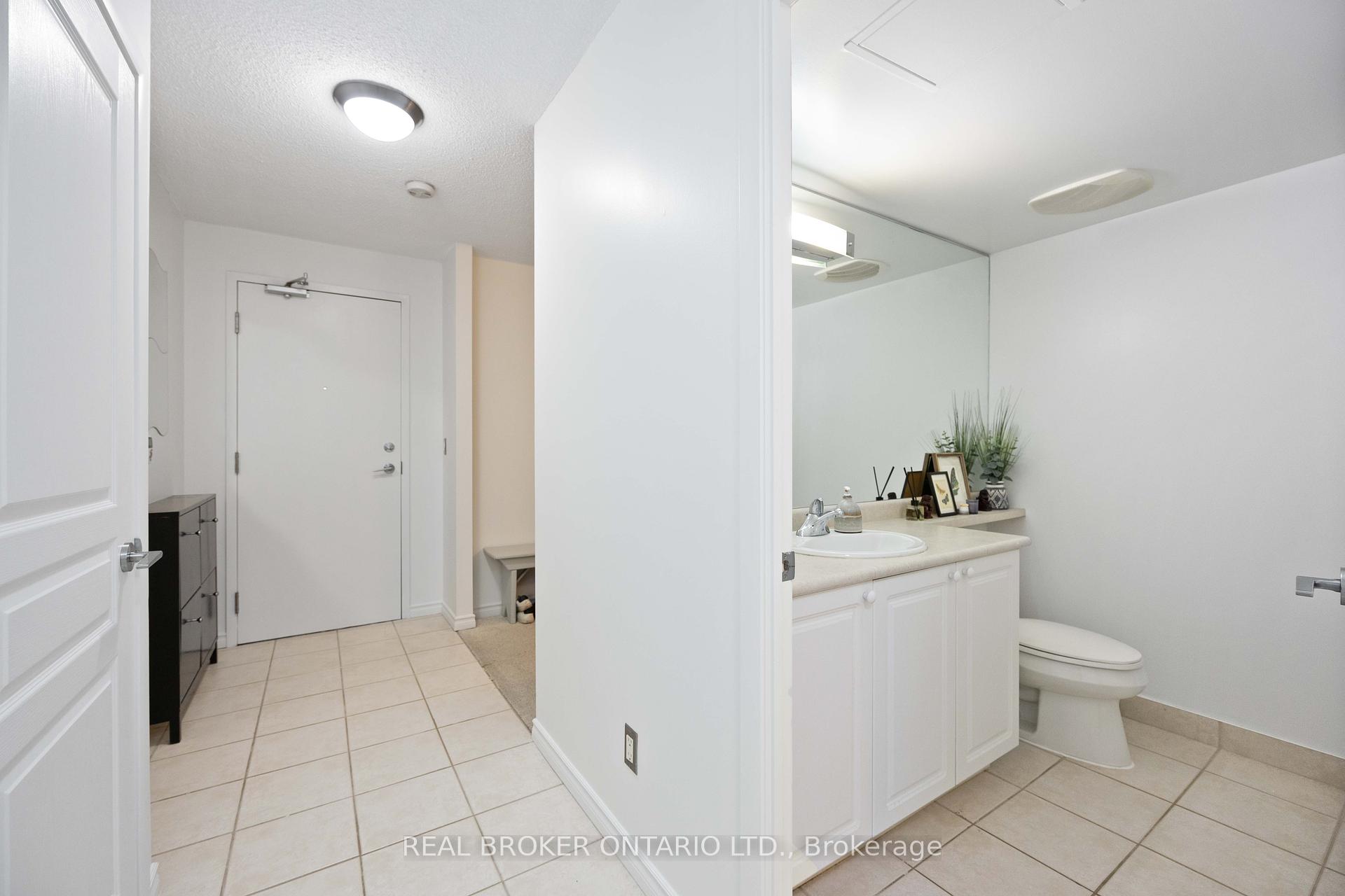2 Bedrooms Condo at 18 Yonge,  Toronto For sale