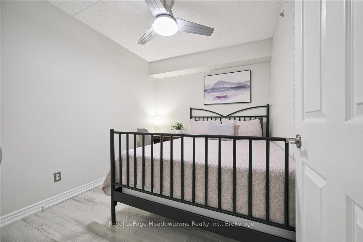 2 Bedrooms Condo at 1450 Bishops, Oakville For sale