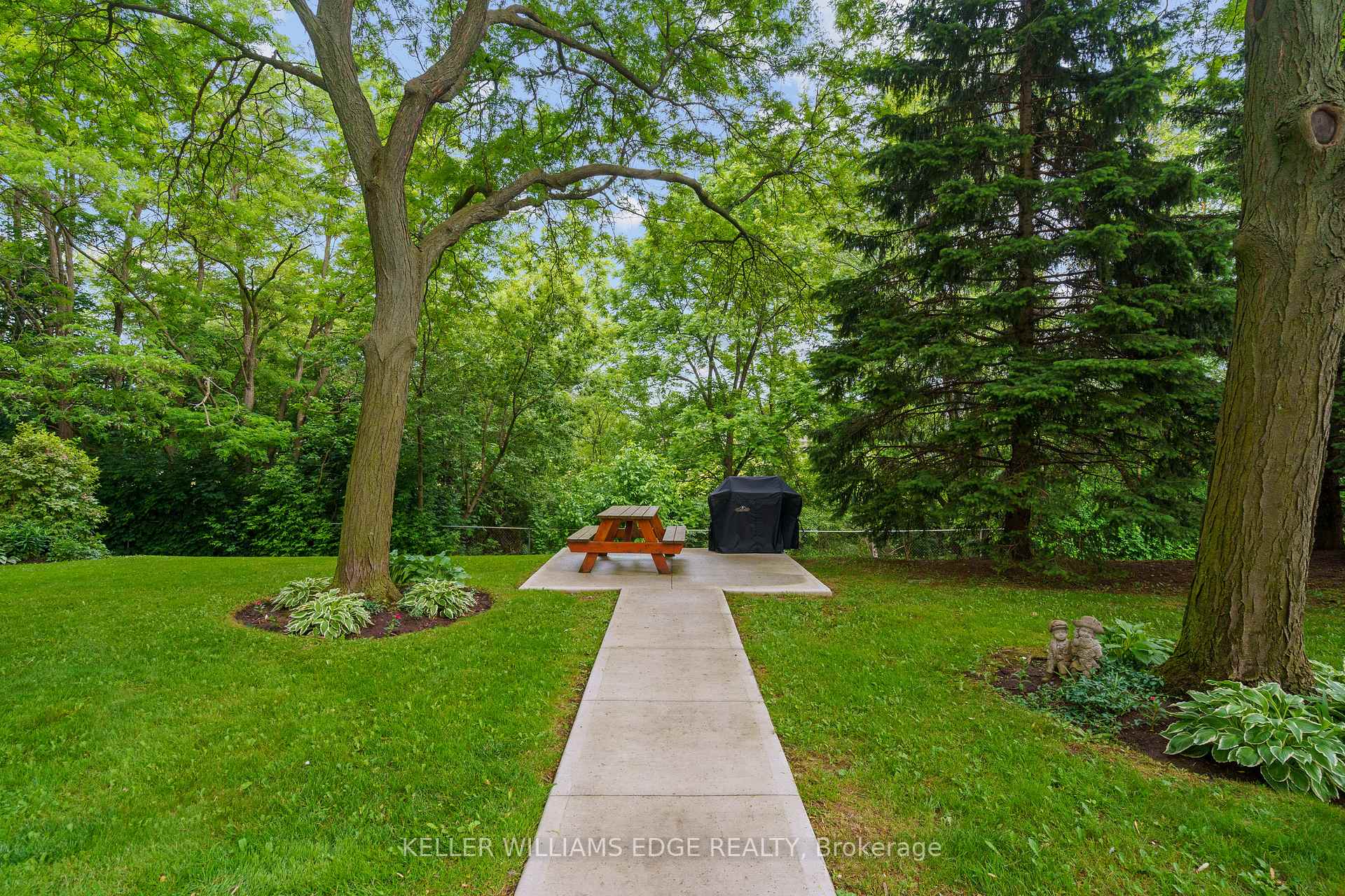 2 Bedrooms Condo at 5090 Pinedale, Burlington For sale
