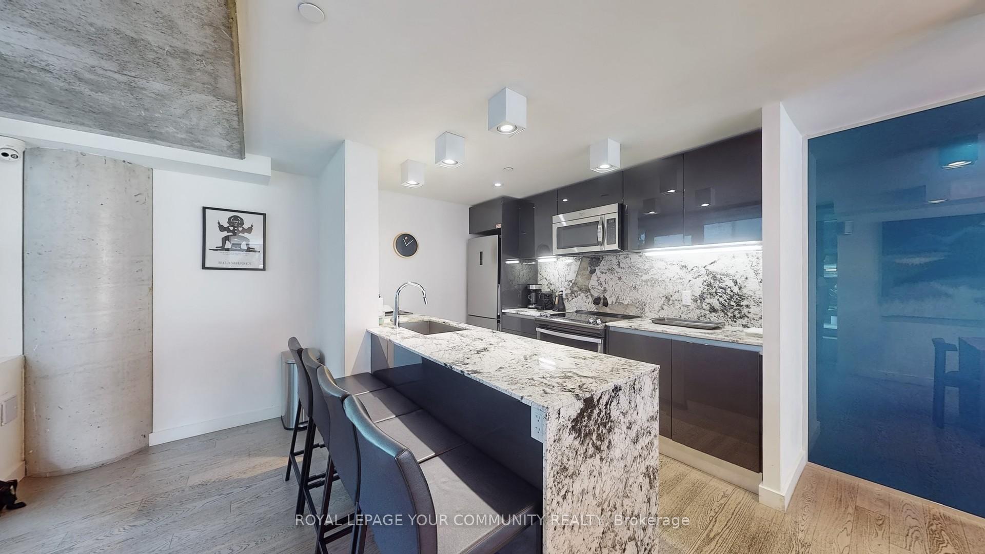 2 Bedrooms Condo at 111 Bathurst, Toronto For sale