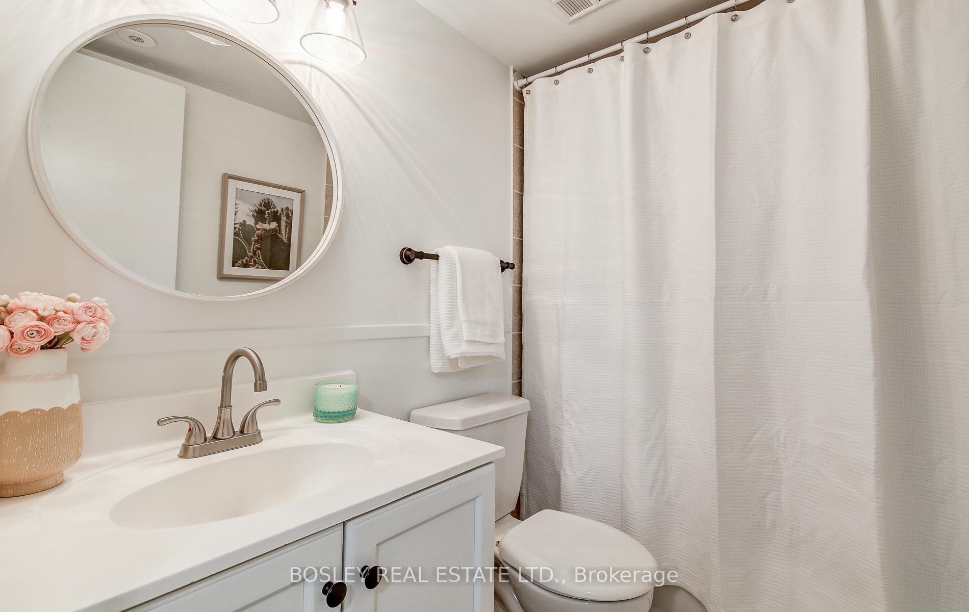 2 Bedrooms Condo at 18 Laidlaw, Toronto For sale