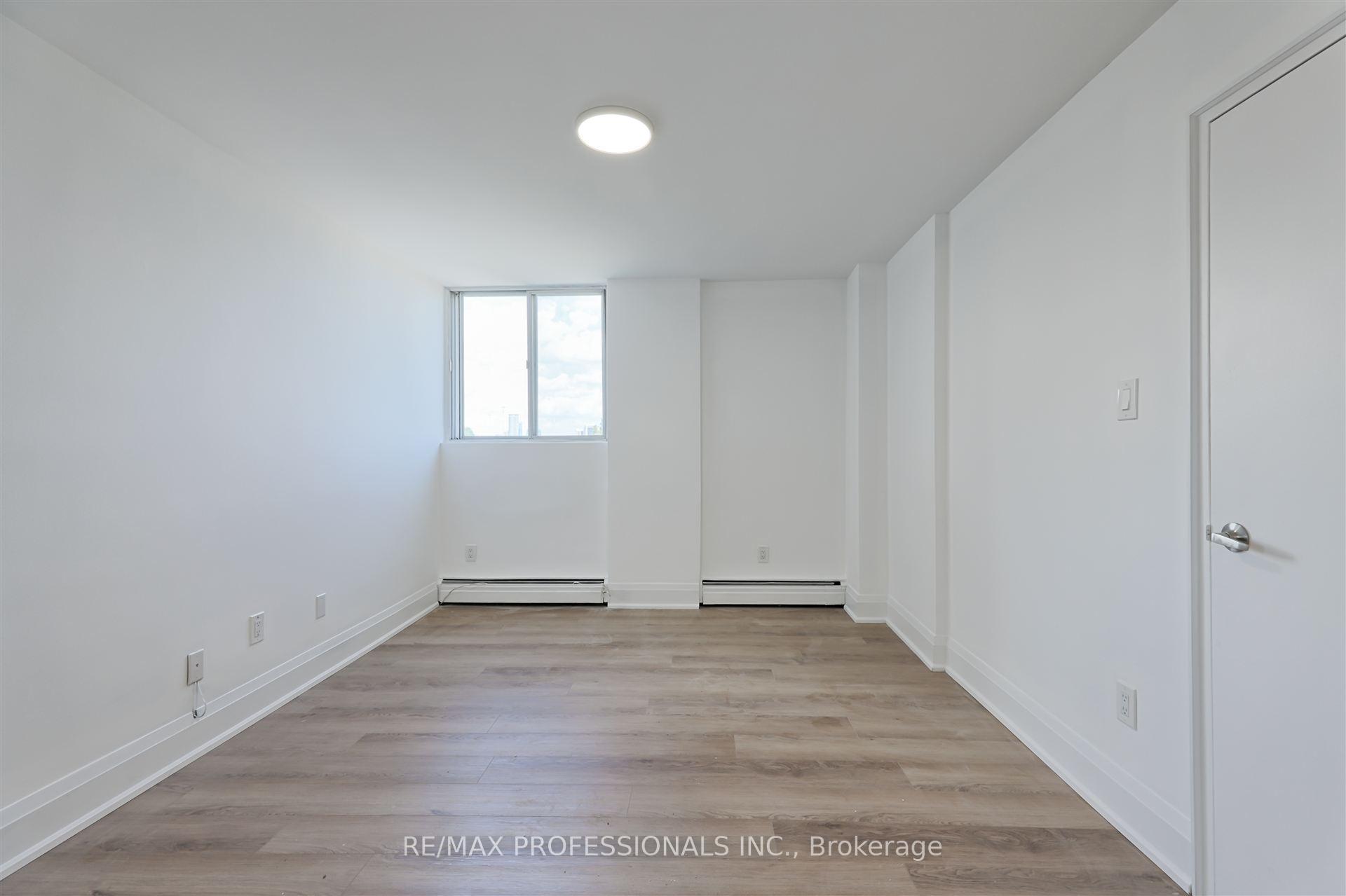 3 Bedrooms Condo at 11 Neilson, Toronto For sale