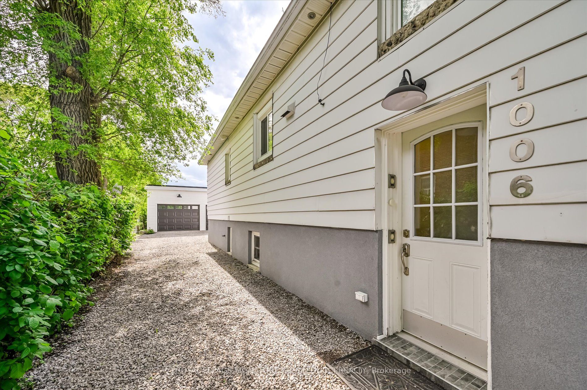 1006 Victoria Park Avenue