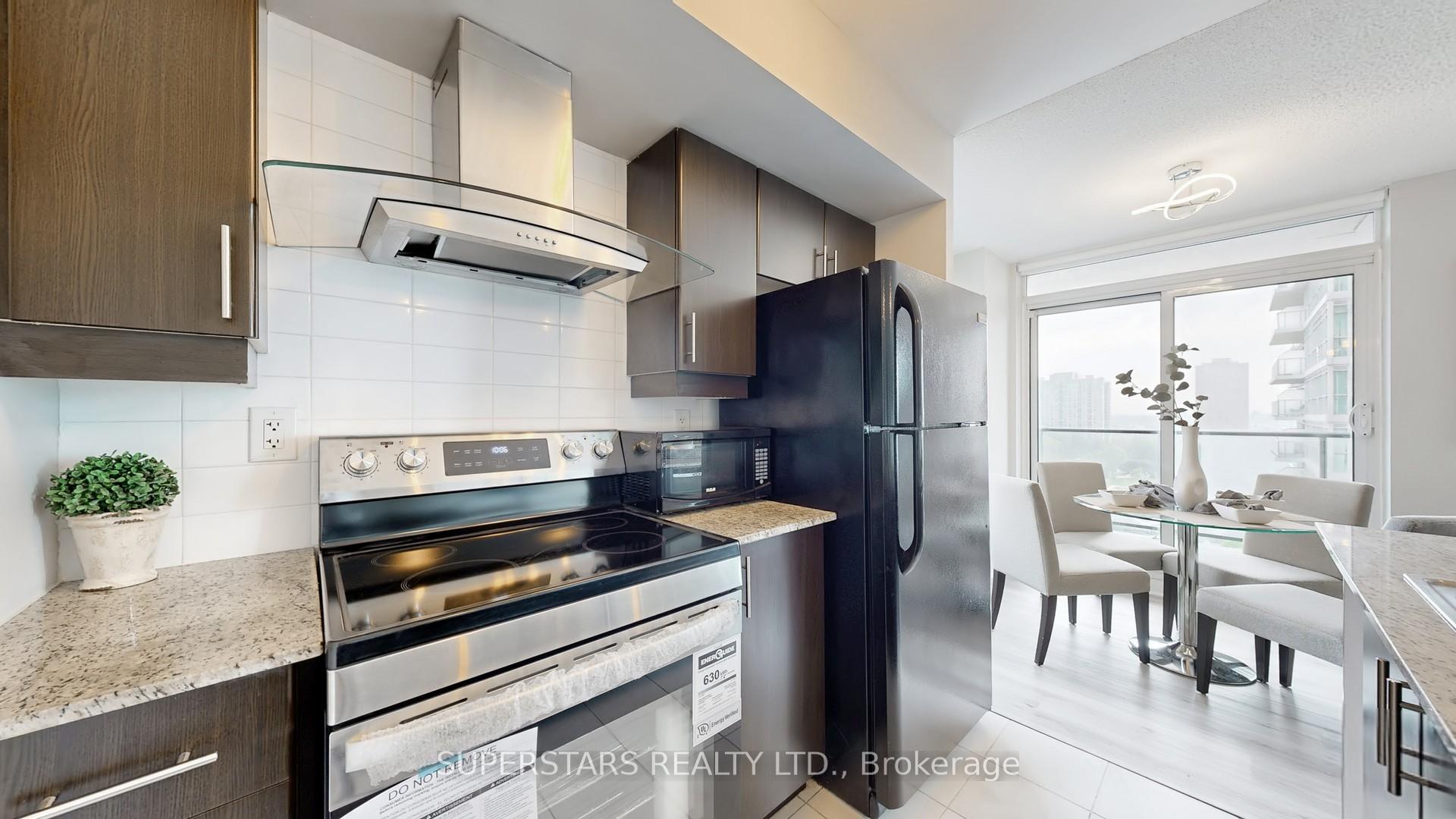 2 Bedrooms Condo at 25 Town Centre, Toronto For sale
