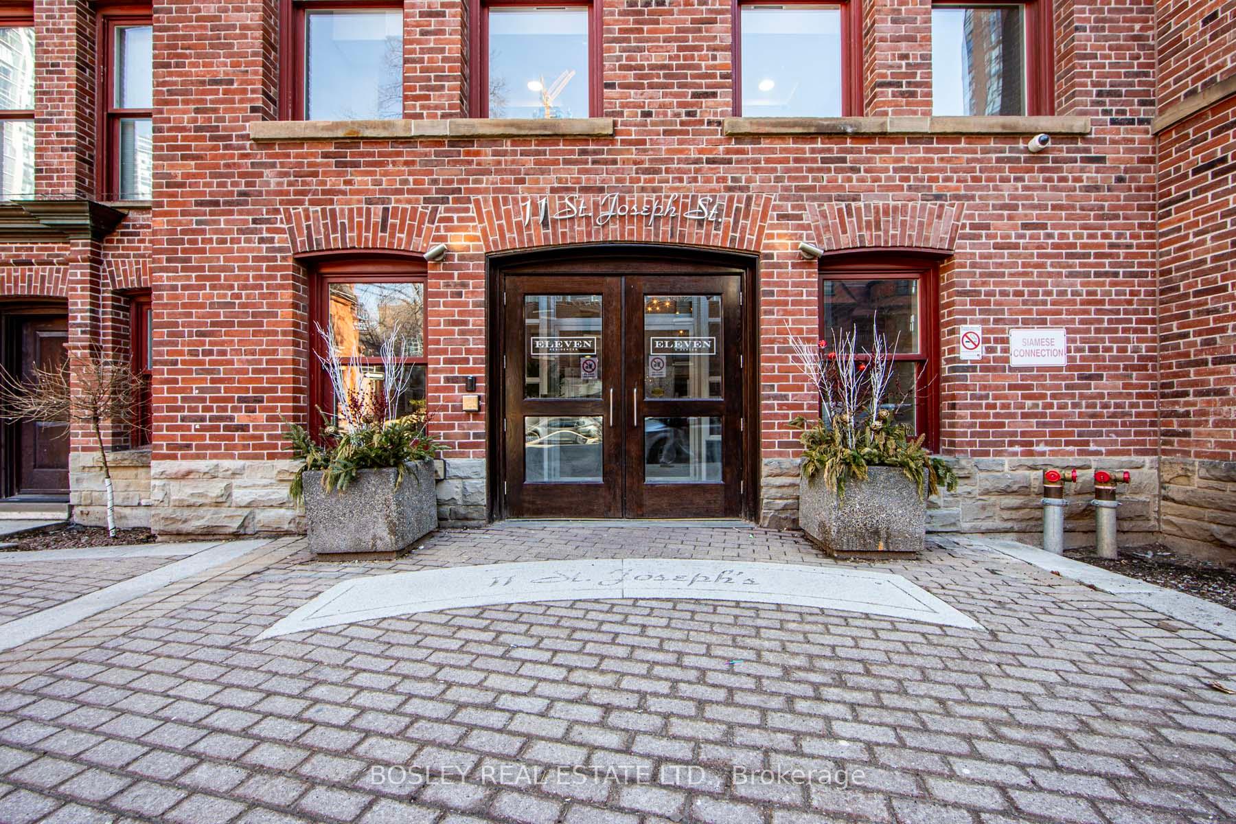 2 Bedrooms Condo at 11 St Joseph, Toronto For sale