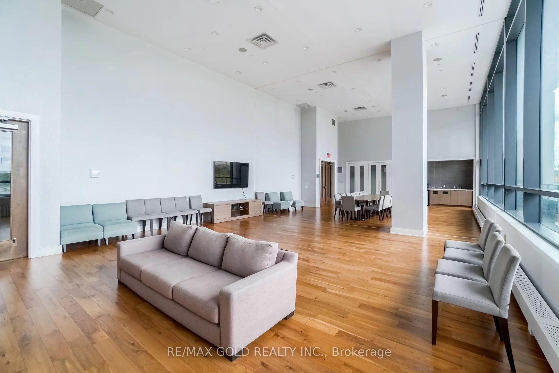 3 Bedrooms Condo at 2212 Lakeshore, Toronto For sale