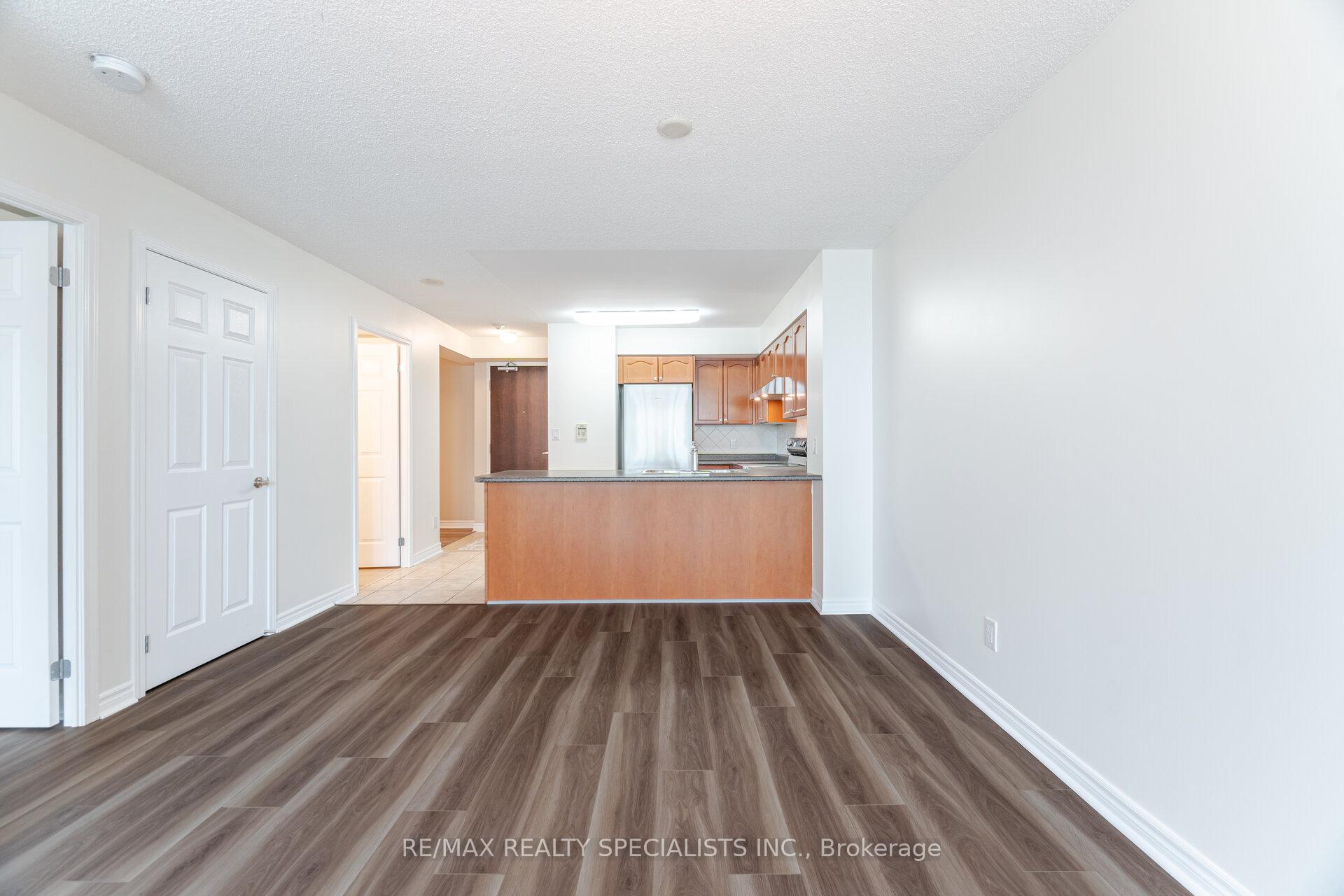 2 Bedrooms Condo at 335 Rathburn, Mississauga For sale