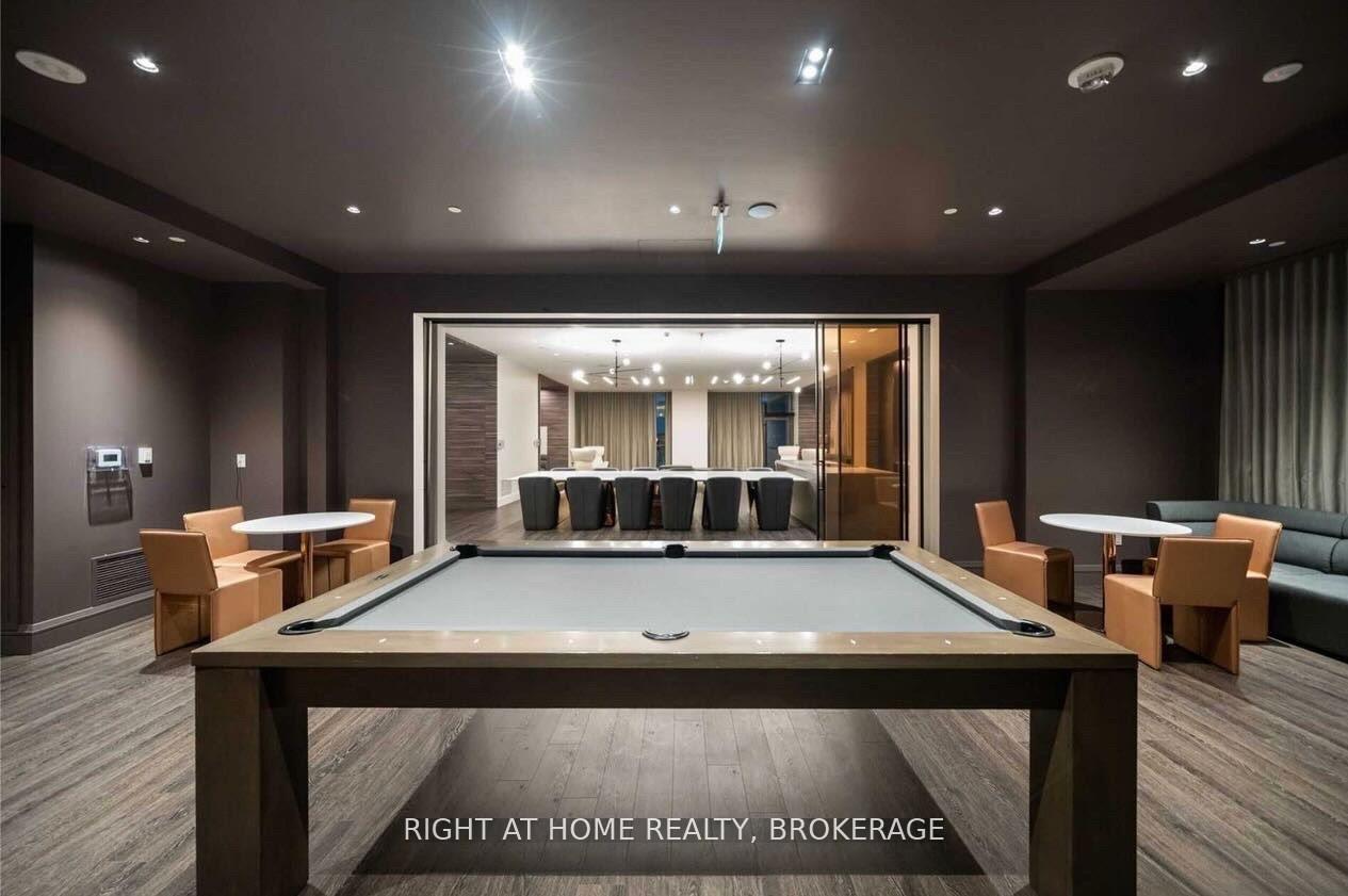 2 Bedrooms Condo at 39 Roehampton, Toronto For sale