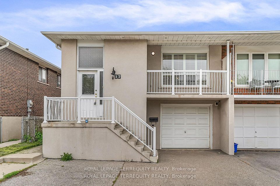17 Agincourt Road