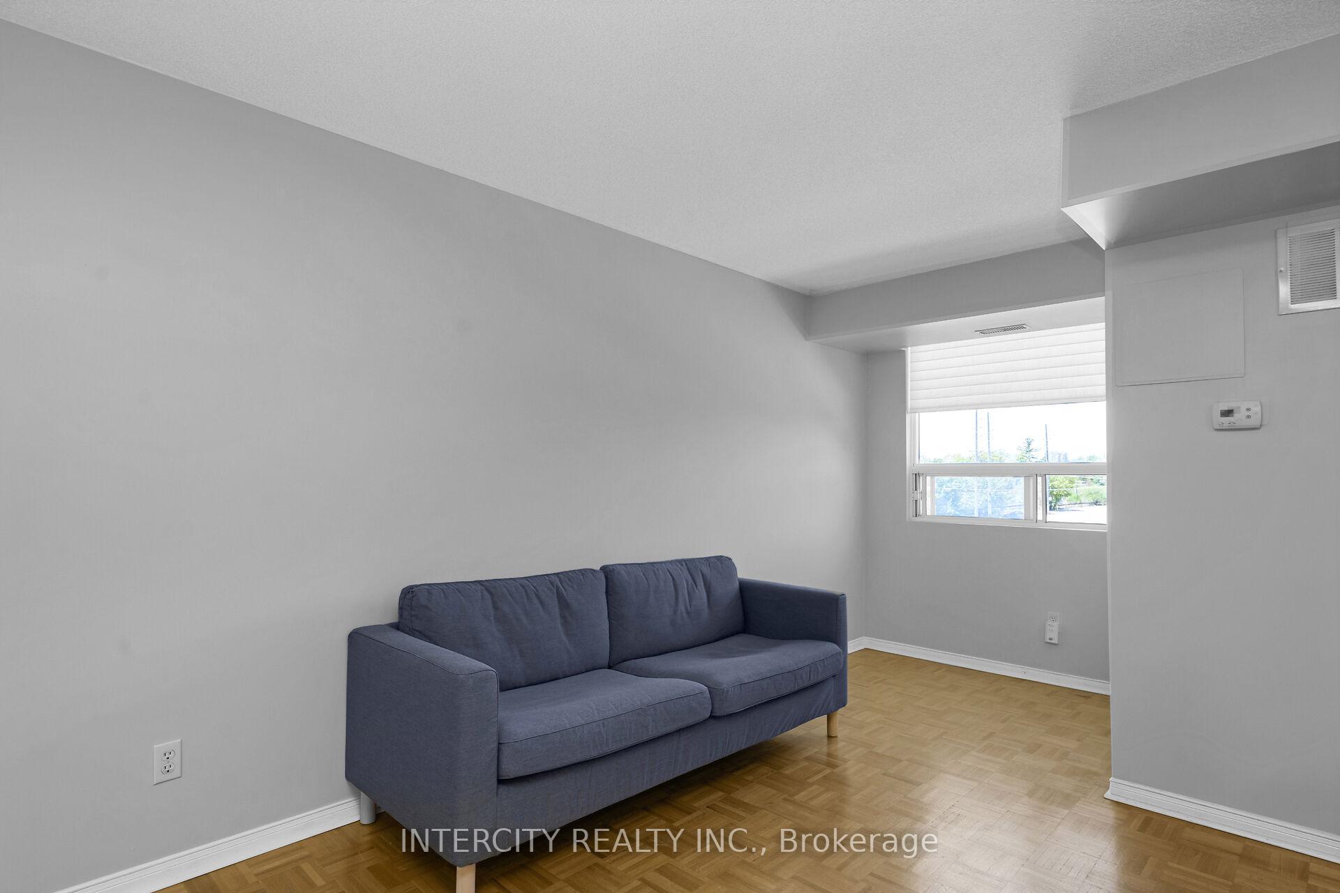 3 Bedrooms Condo at 32 Tannery, Mississauga For sale