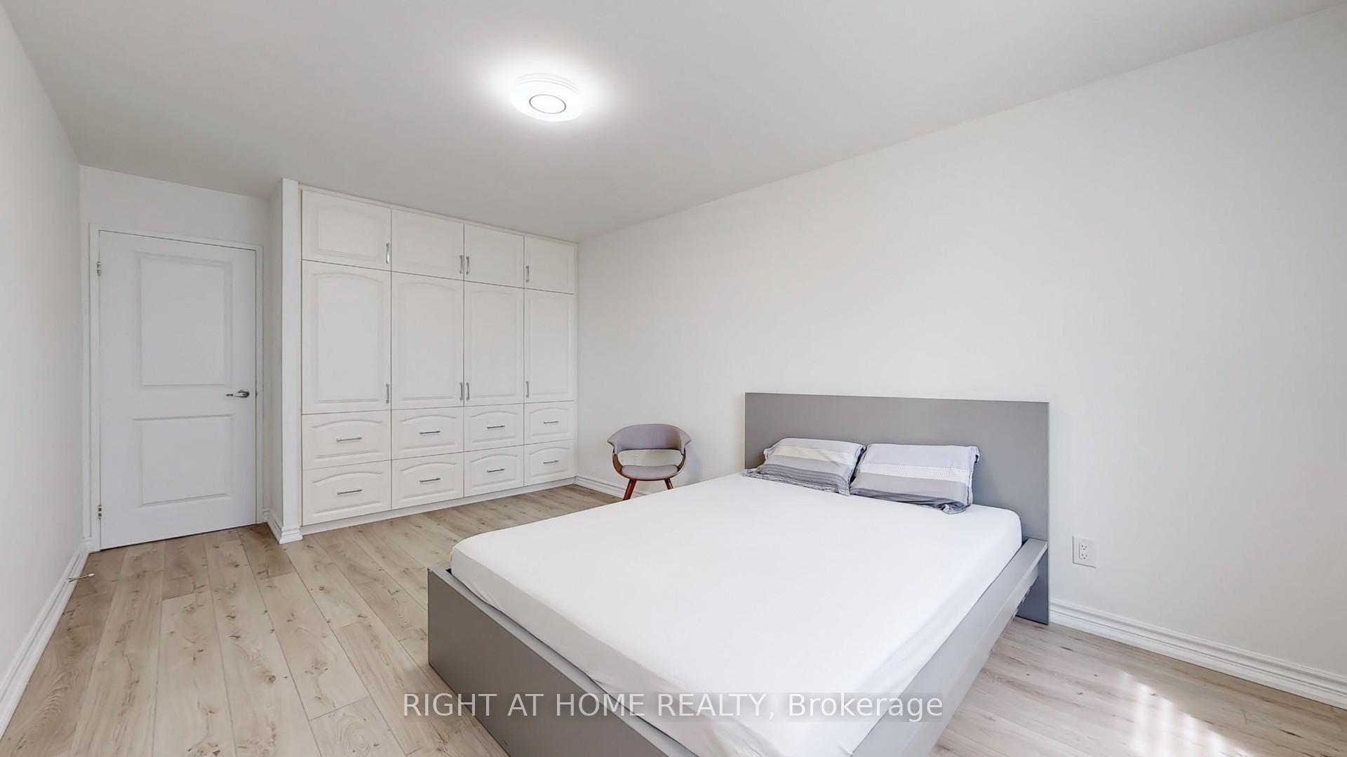 3 Bedrooms Condo at 75 Bamburgh, Toronto For sale