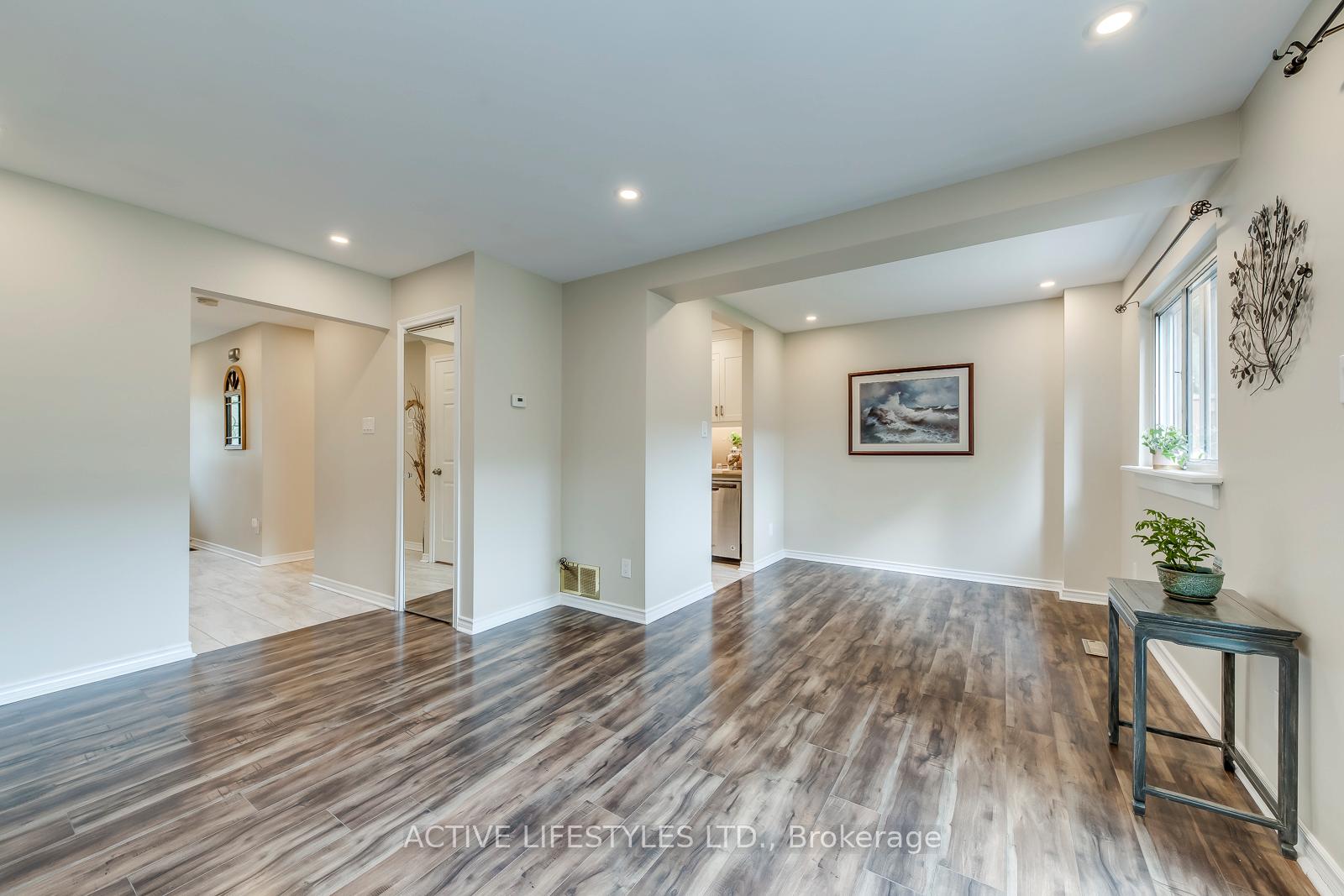 4 Bedrooms Condo at 2301 Derry, Mississauga For sale