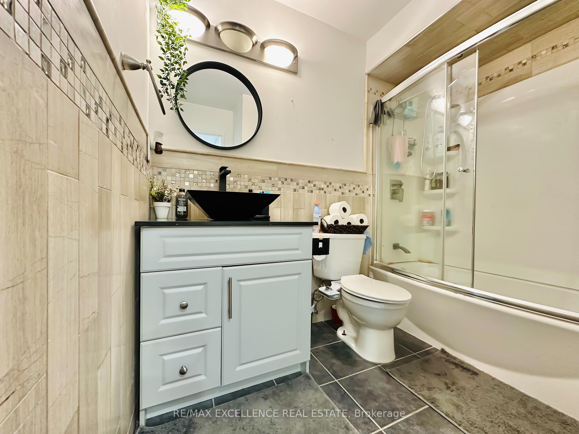 2 Bedrooms Condo at 3533 Derry,  Mississauga For sale