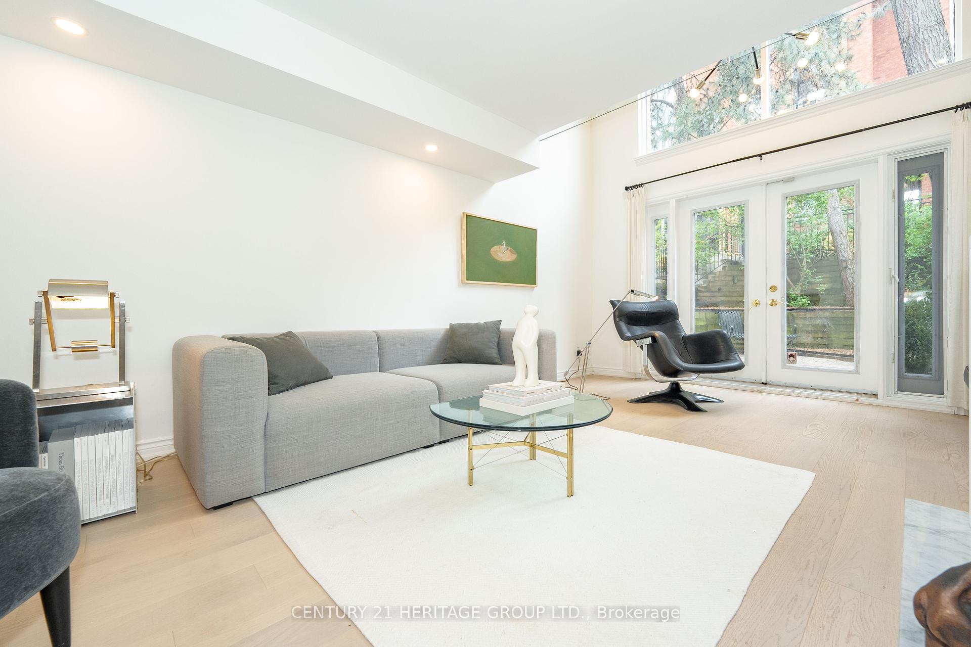 3 Bedrooms Condo at 280 Sherbourne, Toronto For sale