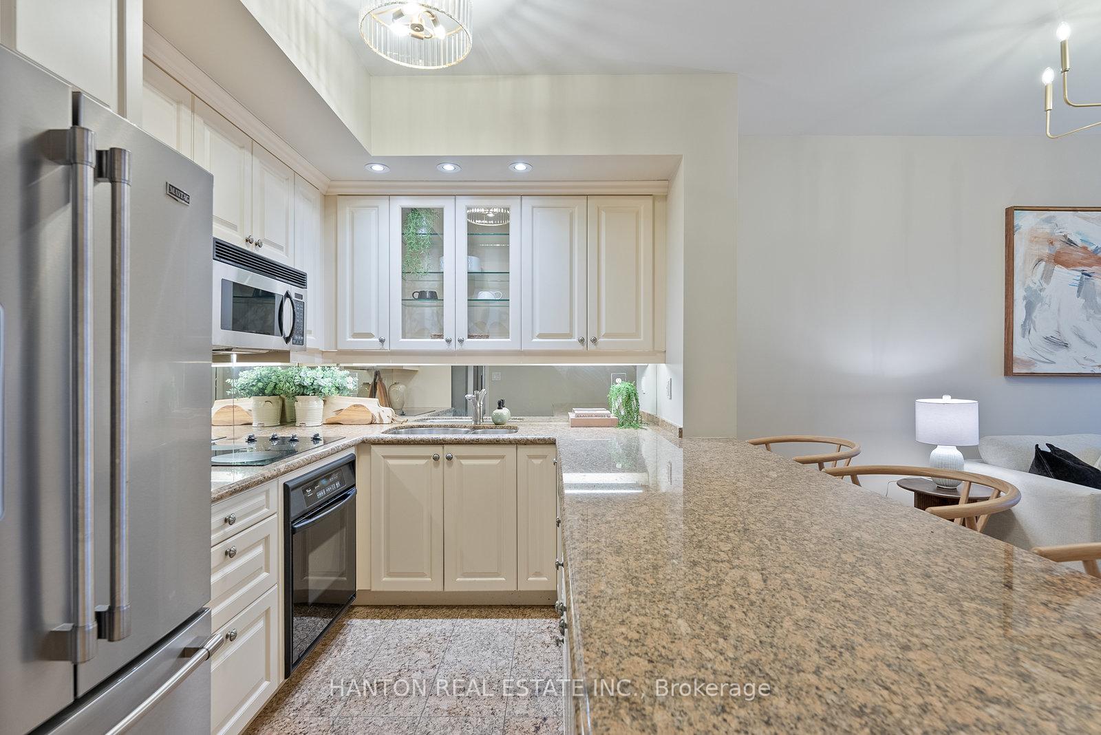 2 Bedrooms Condo at 77 Mcmurrich,  Toronto For sale