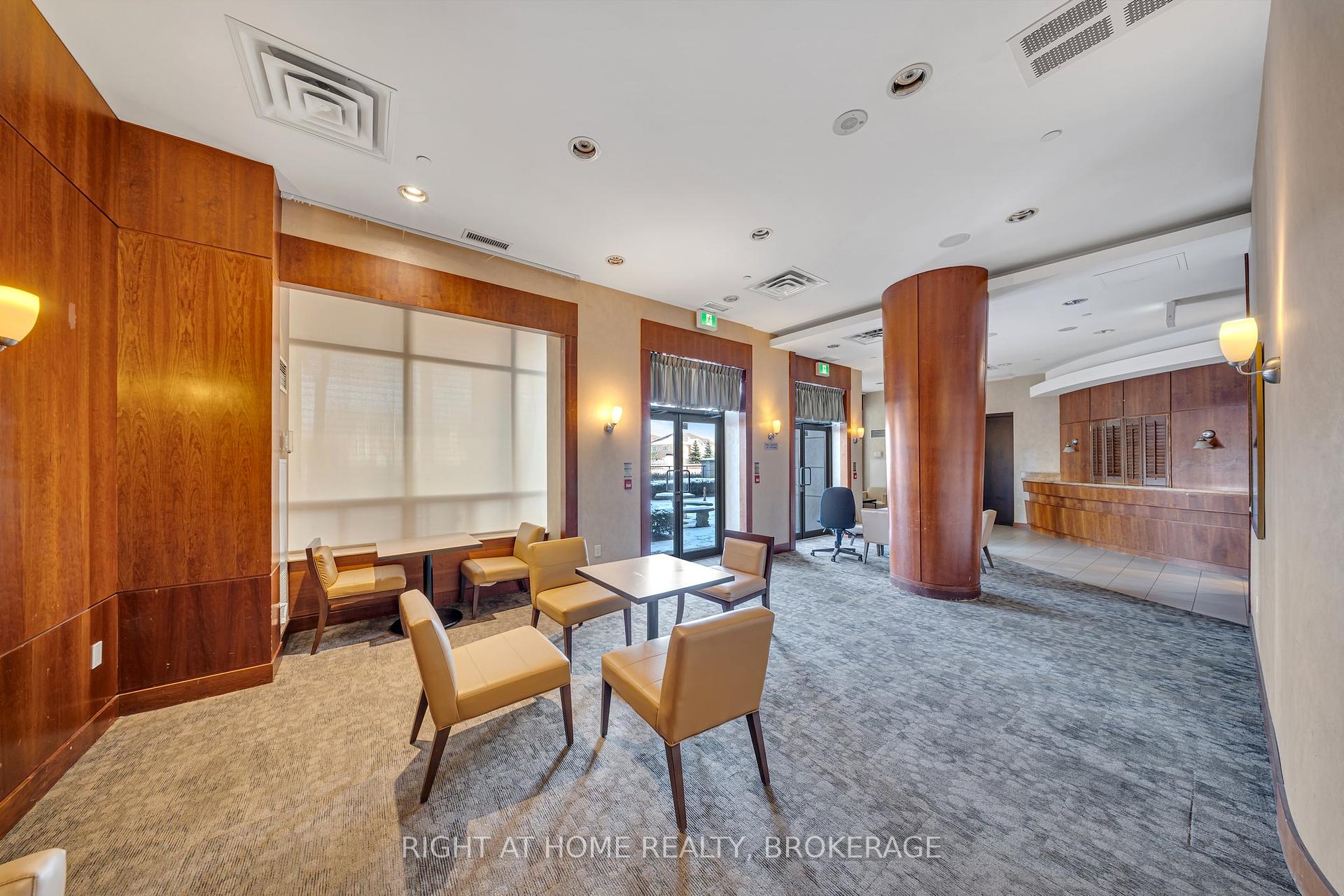 2 Bedrooms Condo at 55 STRATHAVEN, Mississauga For sale
