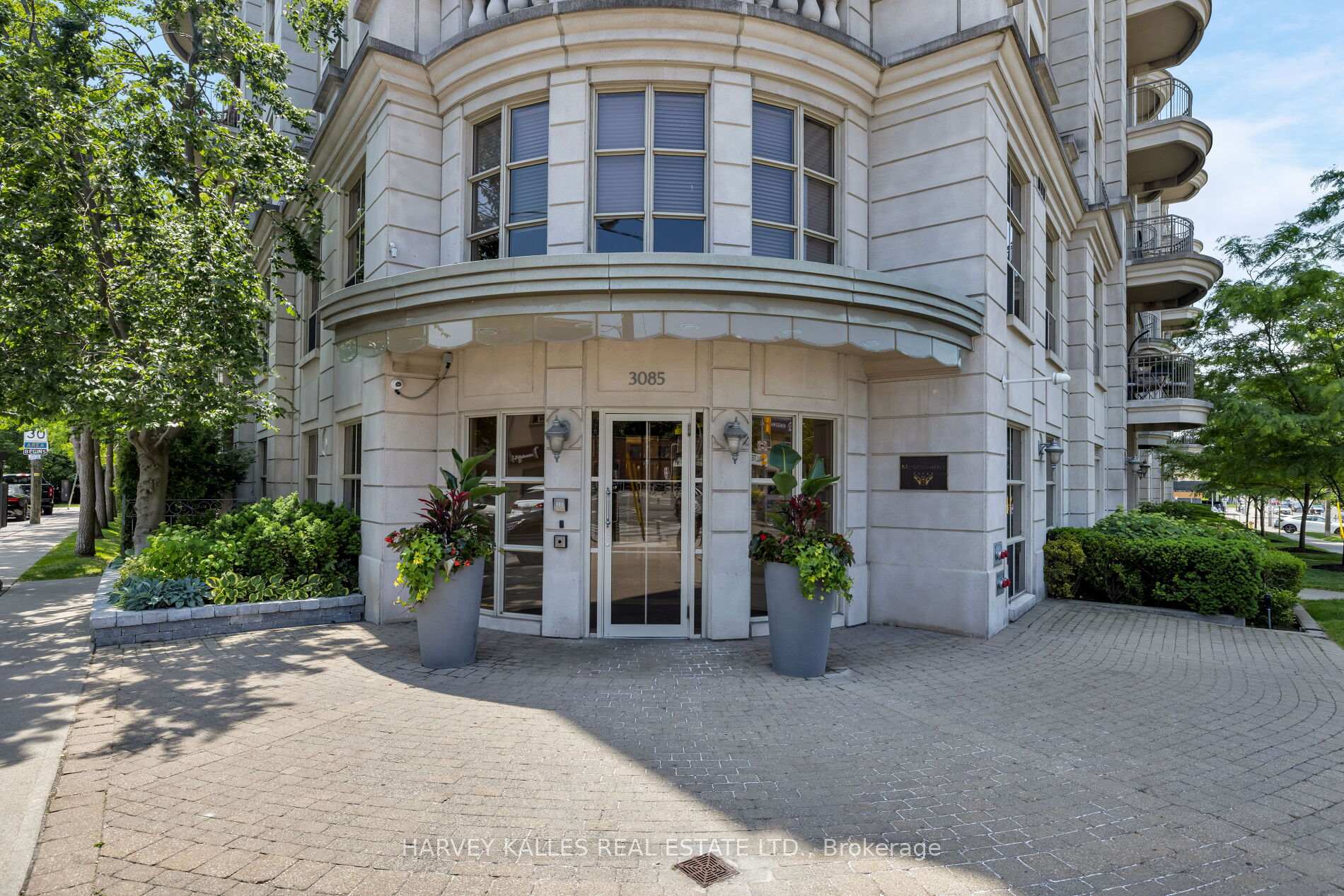 2 Bedrooms Condo at 3085 Bloor, Toronto For sale