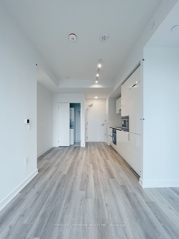 238 Simcoe